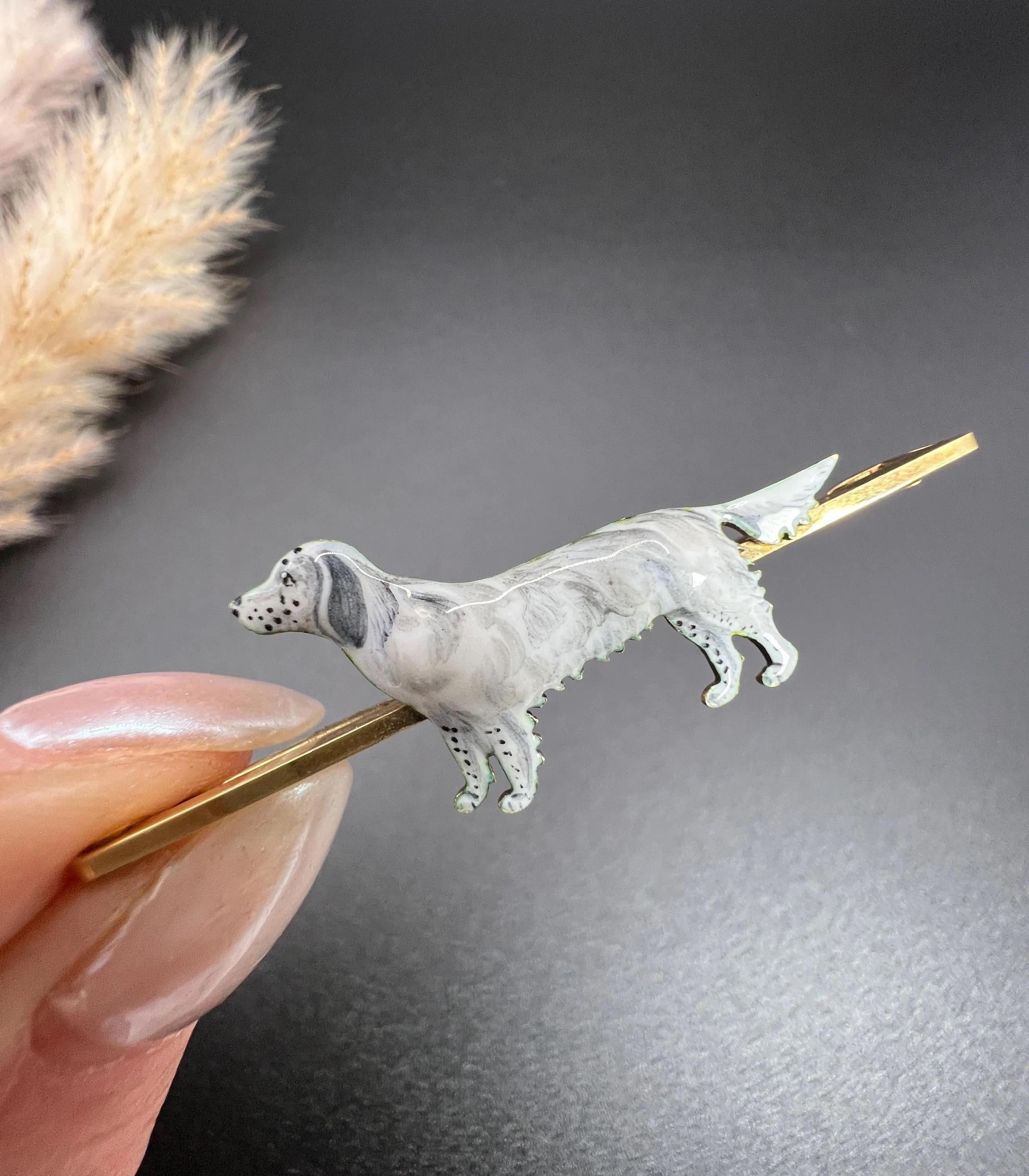 Antique 15ct Yellow Gold, 1920s English Setter Enamel Dog Brooch For Sale 5