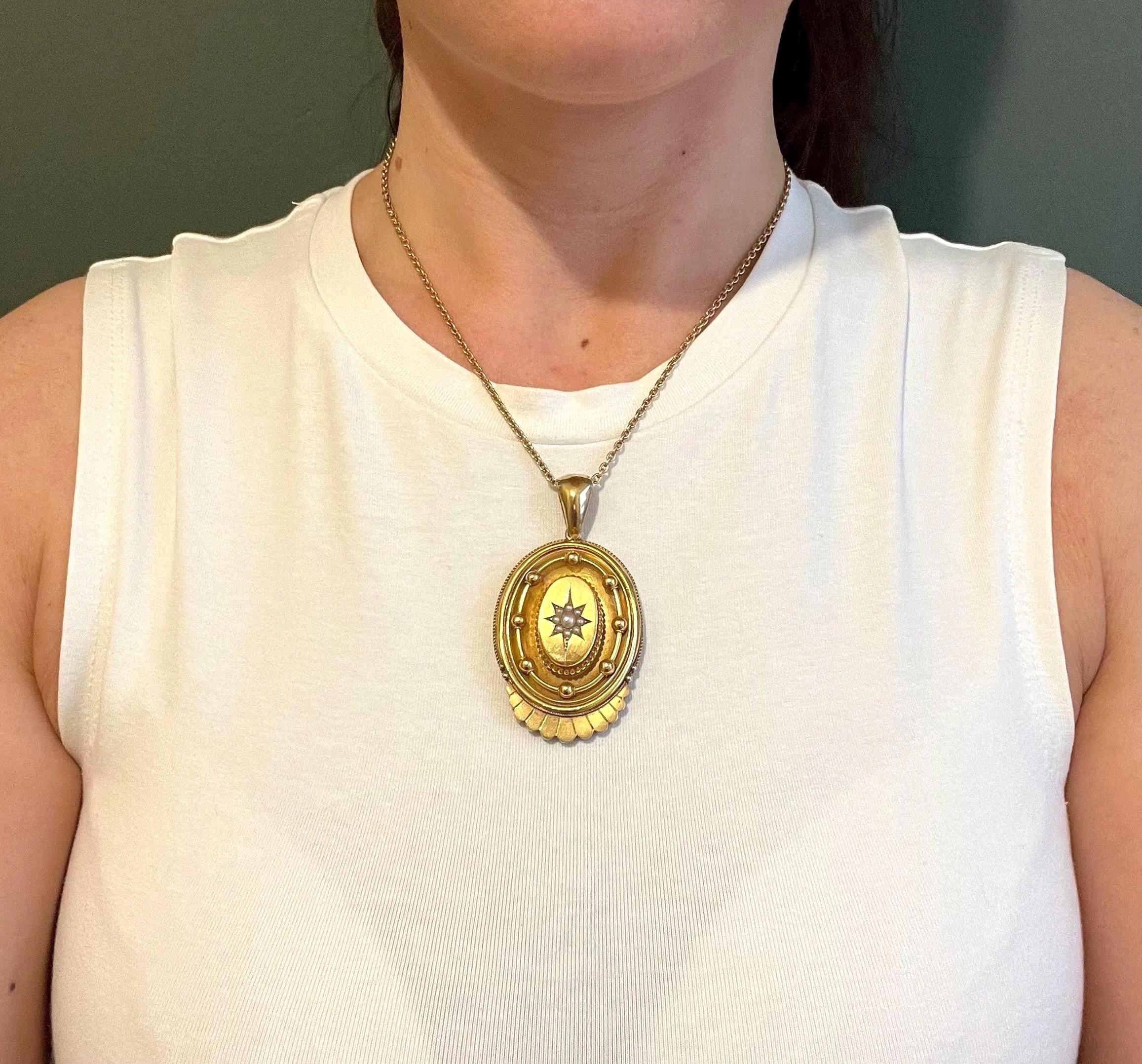 Pendentif victorien orné de perles de rocaille et d'or jaune 15ct, Circa 1880 en vente 4