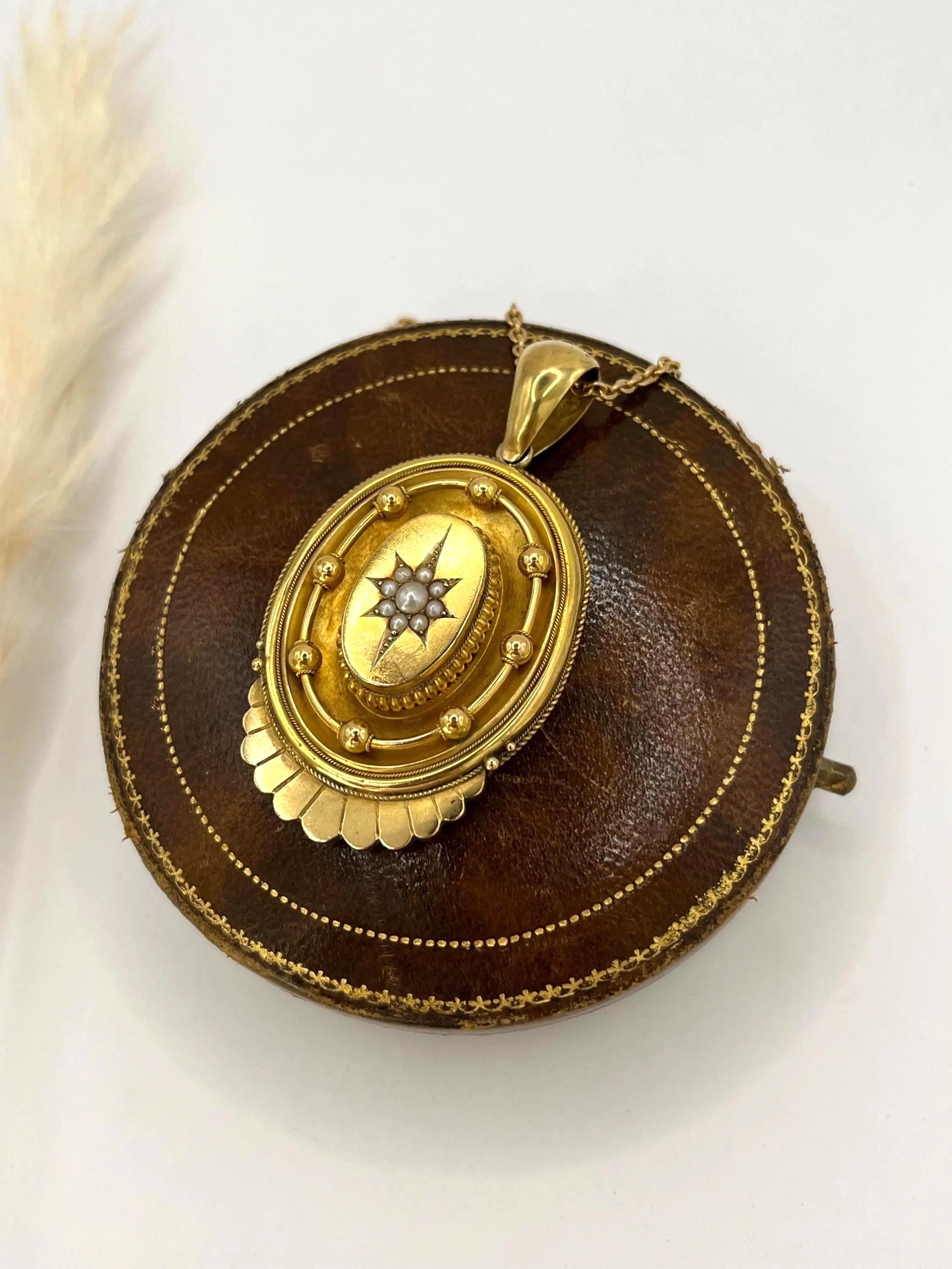 Taille ronde Pendentif victorien orné de perles de rocaille et d'or jaune 15ct, Circa 1880 en vente