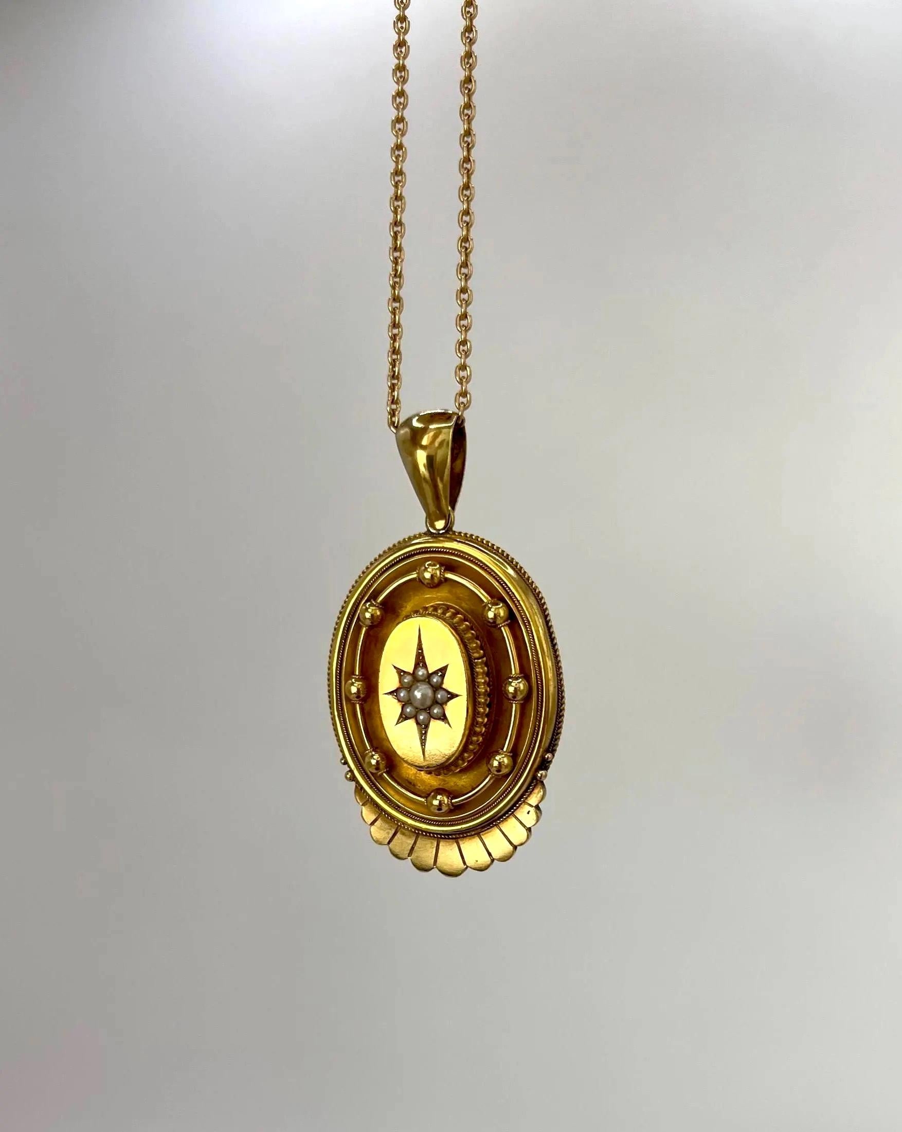 Pendentif victorien orné de perles de rocaille et d'or jaune 15ct, Circa 1880 en vente 1