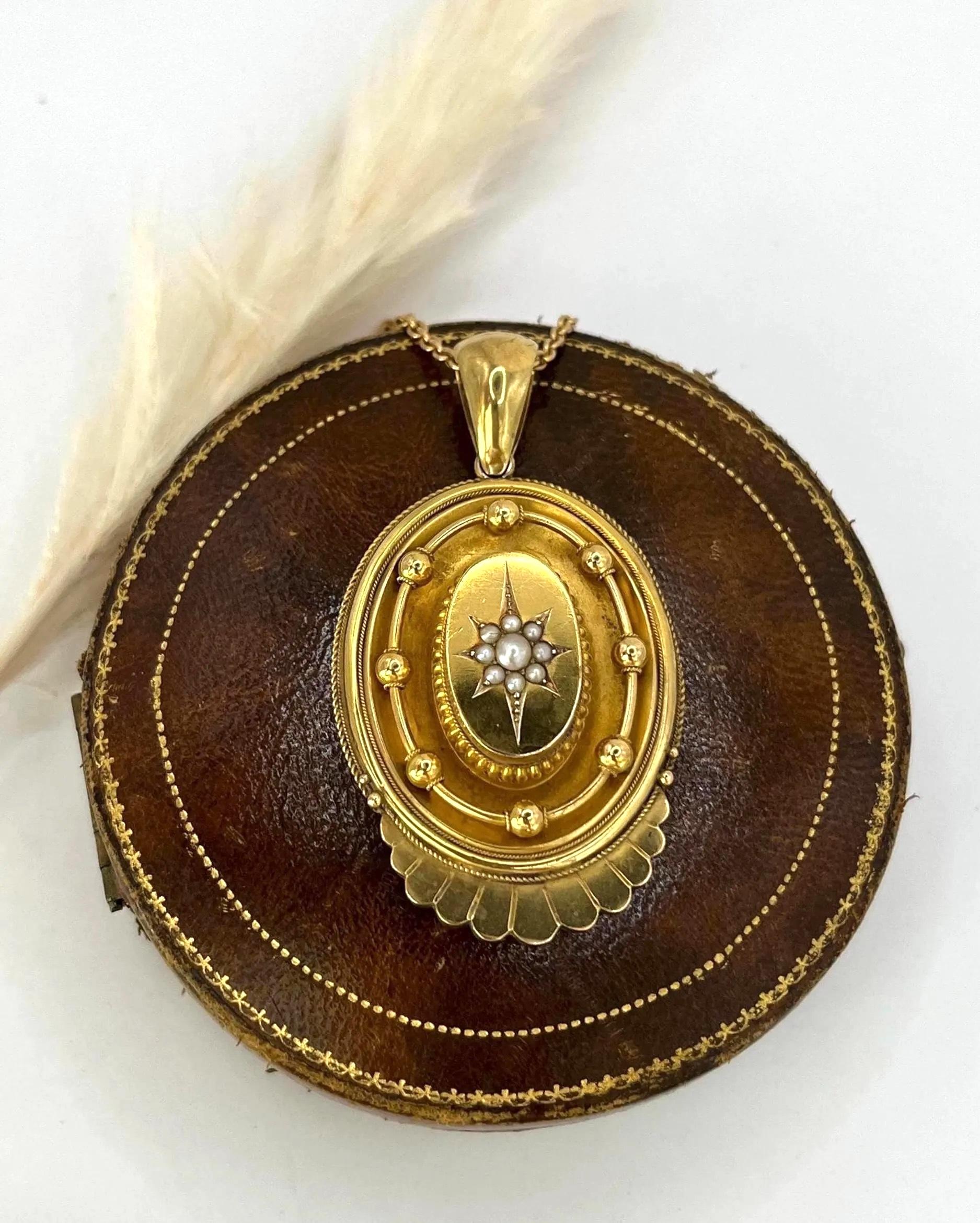 Pendentif victorien orné de perles de rocaille et d'or jaune 15ct, Circa 1880 en vente 3