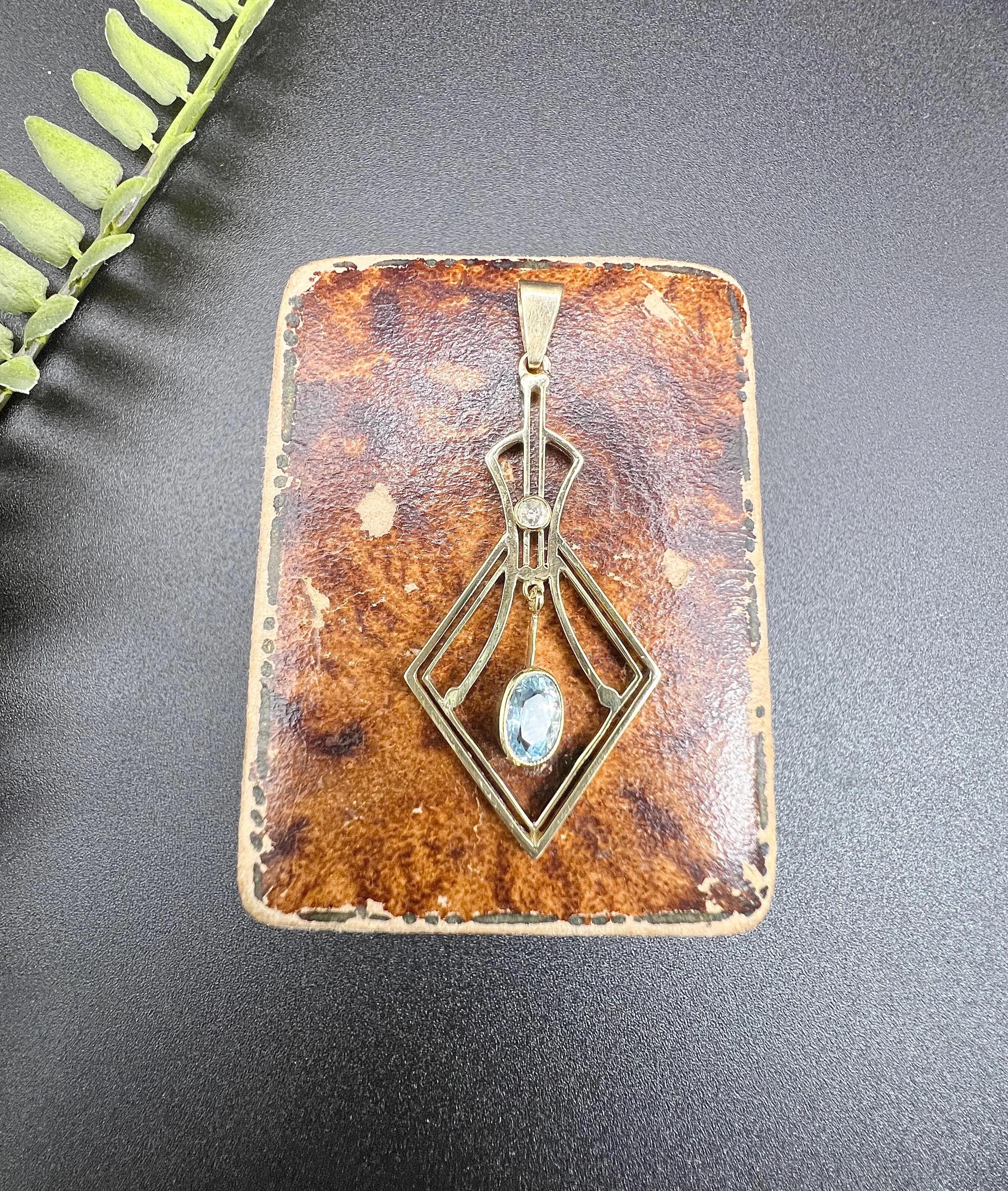 Antique 15ct Yellow Gold, Art Deco Aquamarine & Diamond Pendulum Drop Pendant For Sale 1