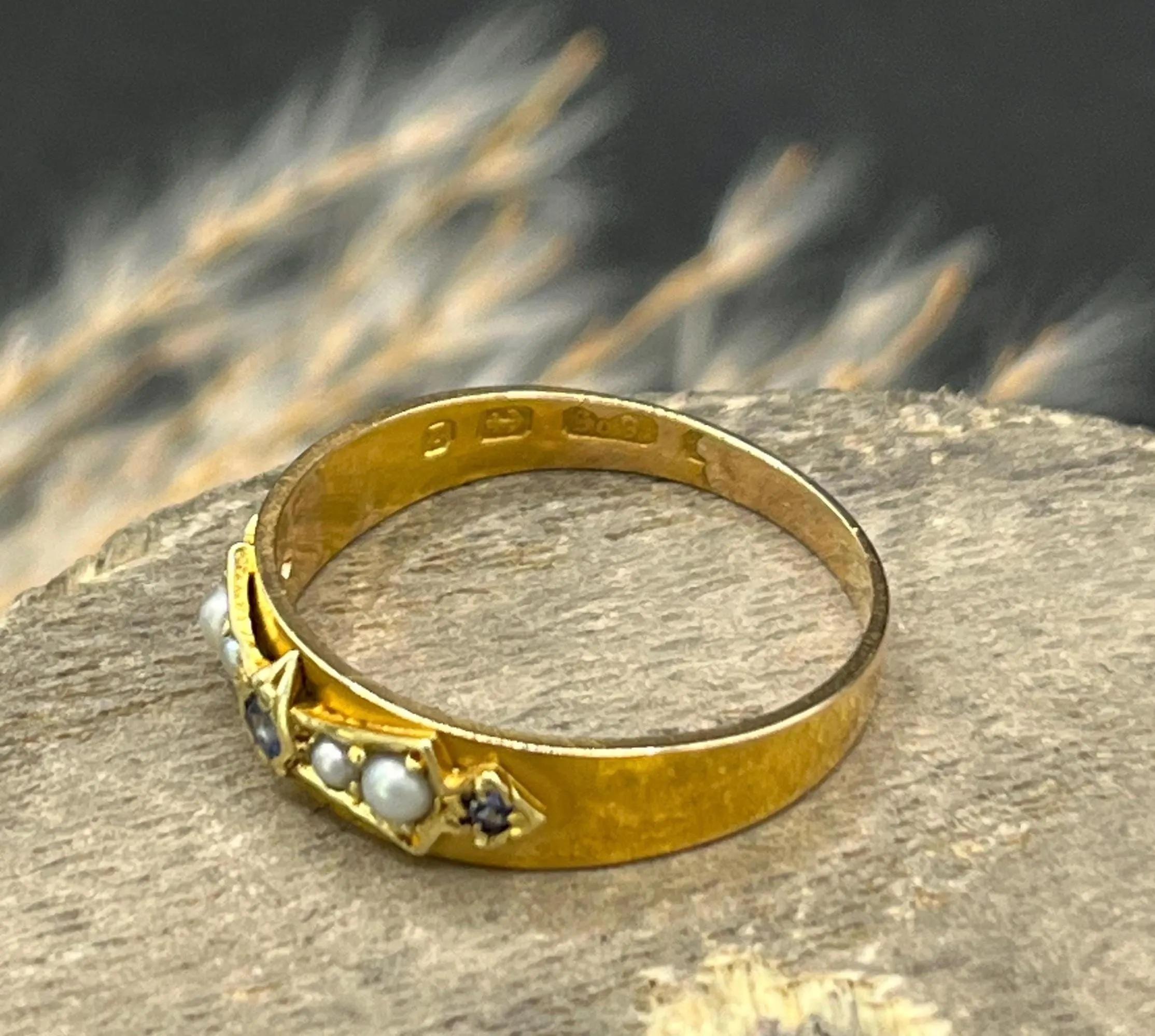 da uomo o donna Anello a fascia in oro giallo 15ct, zaffiro Art Deco e perle, con marchio 1924 in vendita