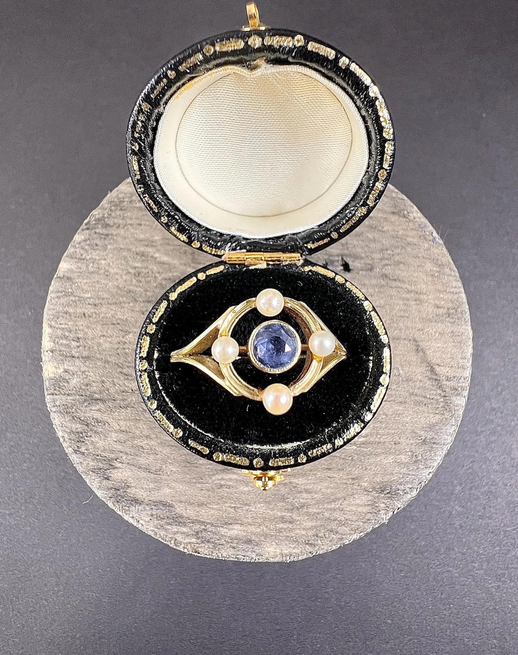 Antique 15ct Yellow Gold, Art Nouveau Sapphire and Pearl Target Ring For Sale 2