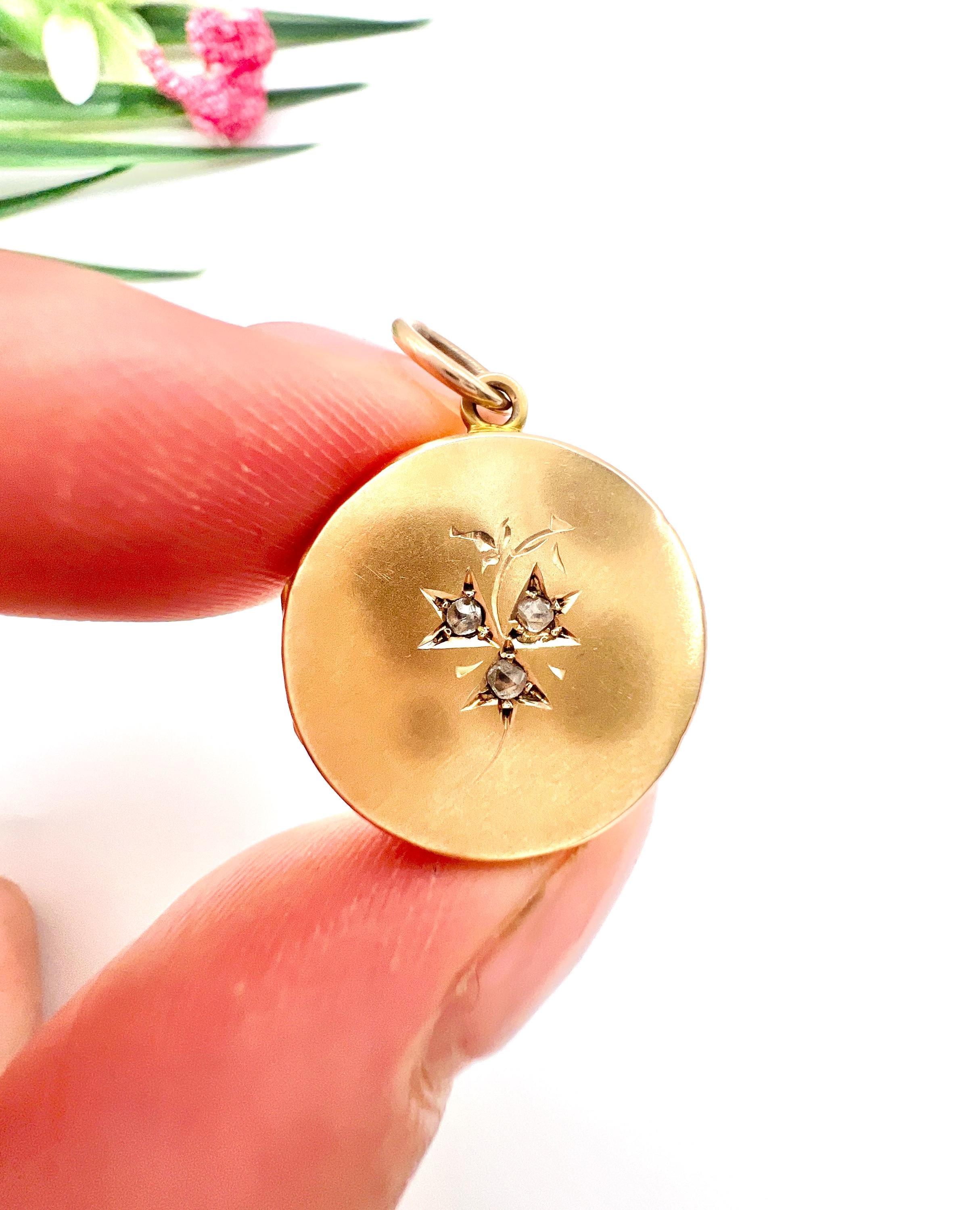 Antiguo medallón redondo de oro amarillo de 15 ct con diamantes talla rosa de los años 20 en venta 1