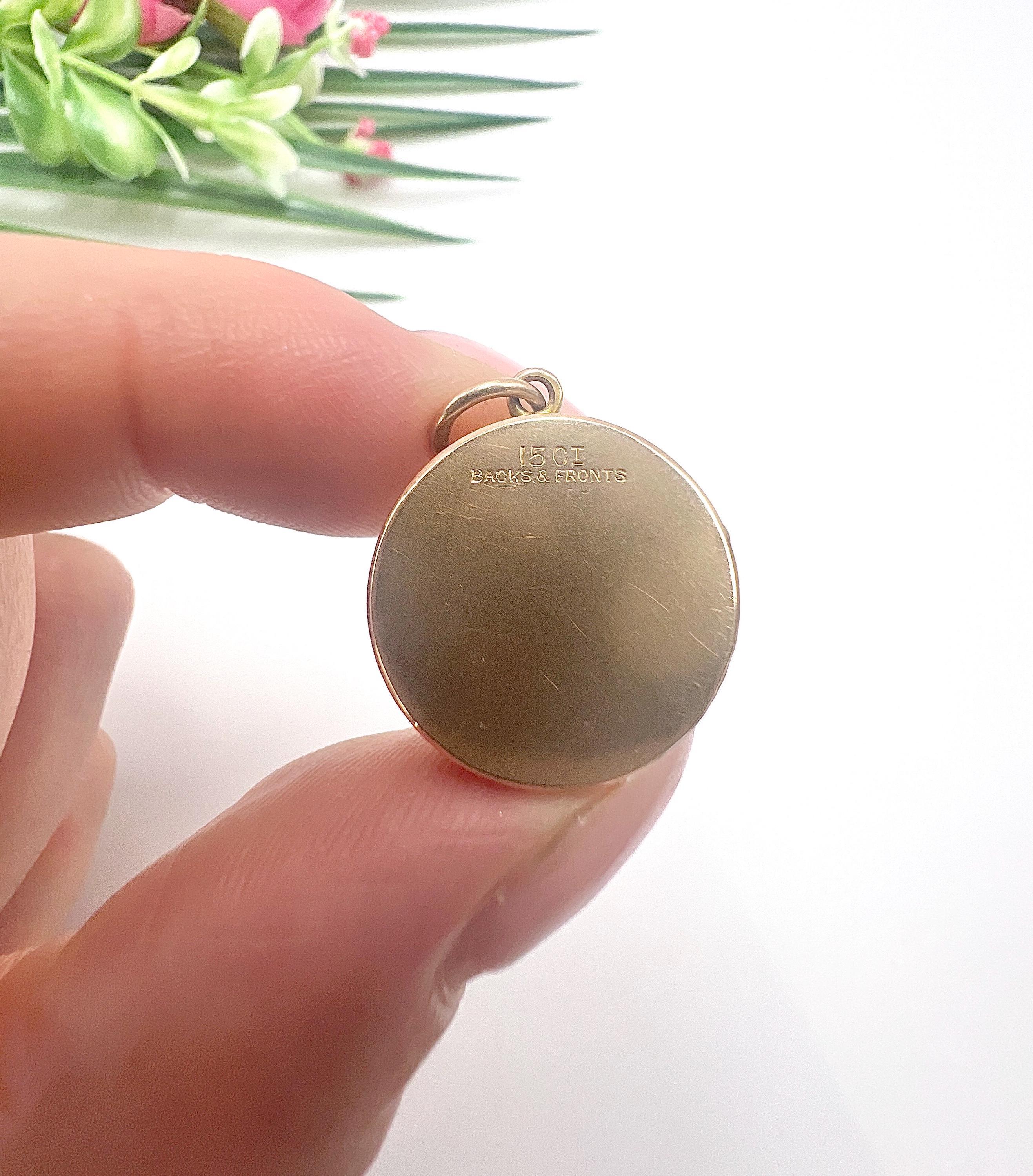 Antiguo medallón redondo de oro amarillo de 15 ct con diamantes talla rosa de los años 20 en venta 3