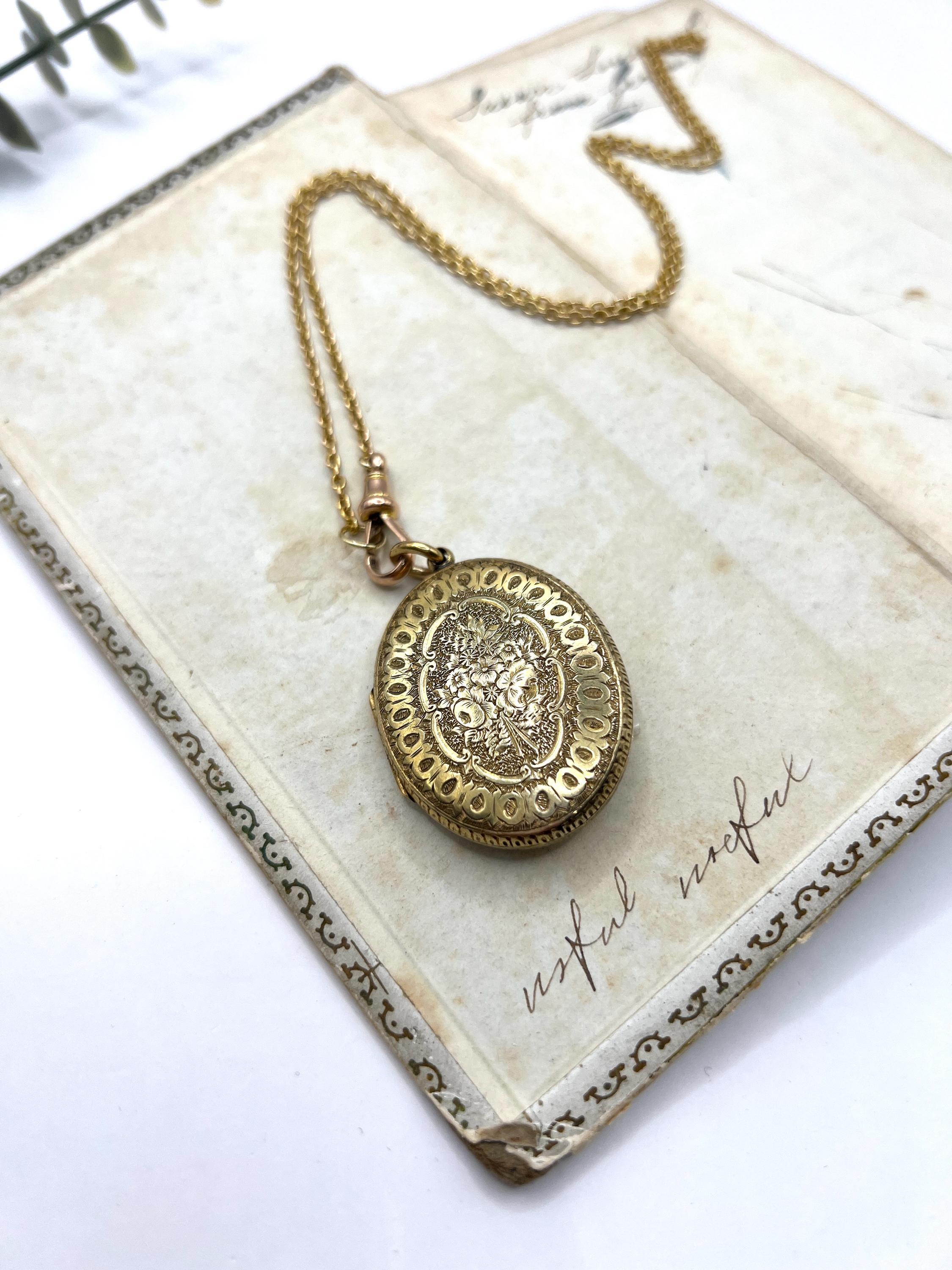 Médaillon ovale ancien en or jaune 15ct, gravure florale du début de l'époque victorienne en vente 5