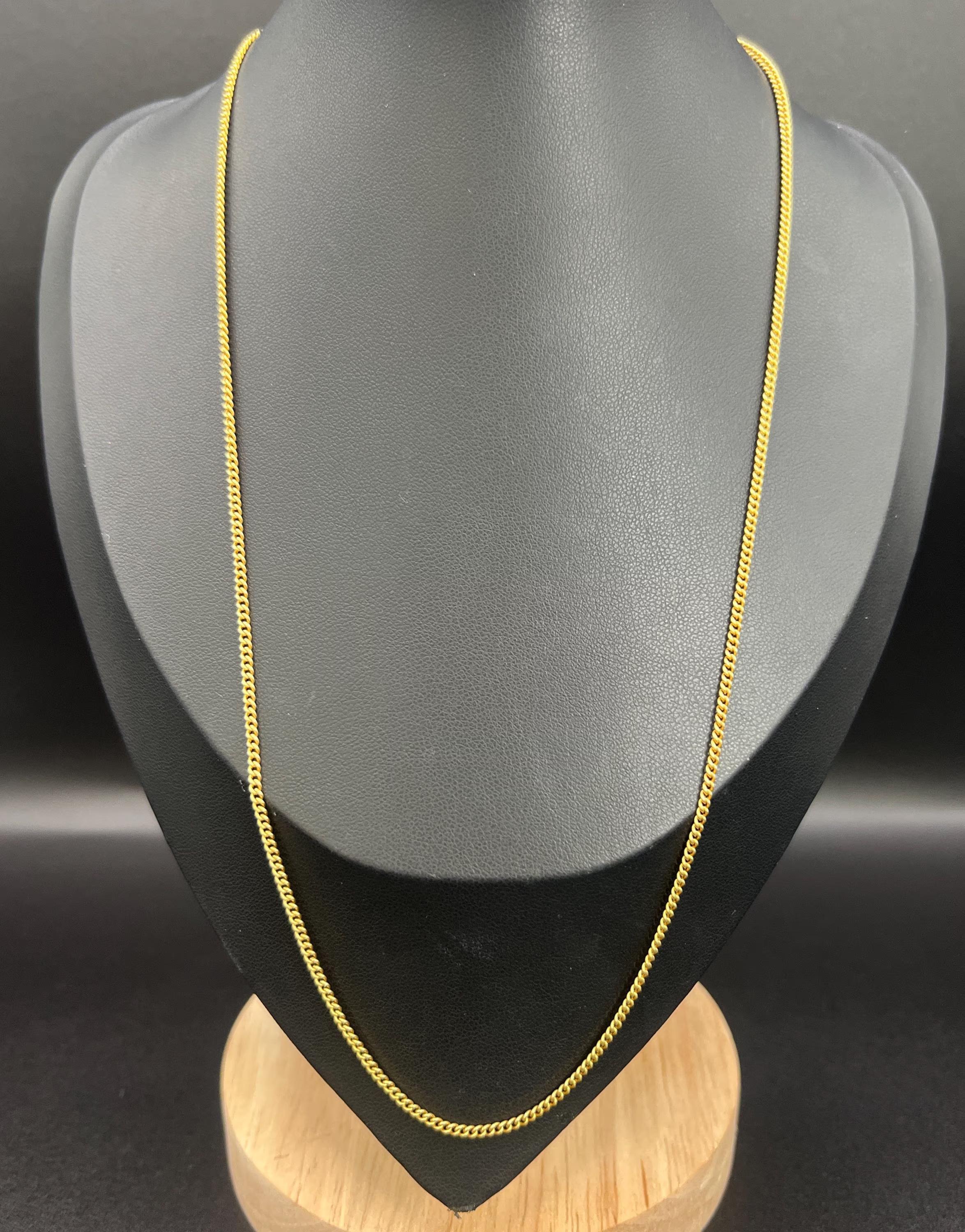 Antique Fine Curb Chain

15ct Yellow Gold

Circa 1900

This stunning Edwardian-era curb link chain is crafted from 15ct yellow gold, which has been thoroughly tested to ensure its authenticity. The antique fine curb chain is beautifully designed,