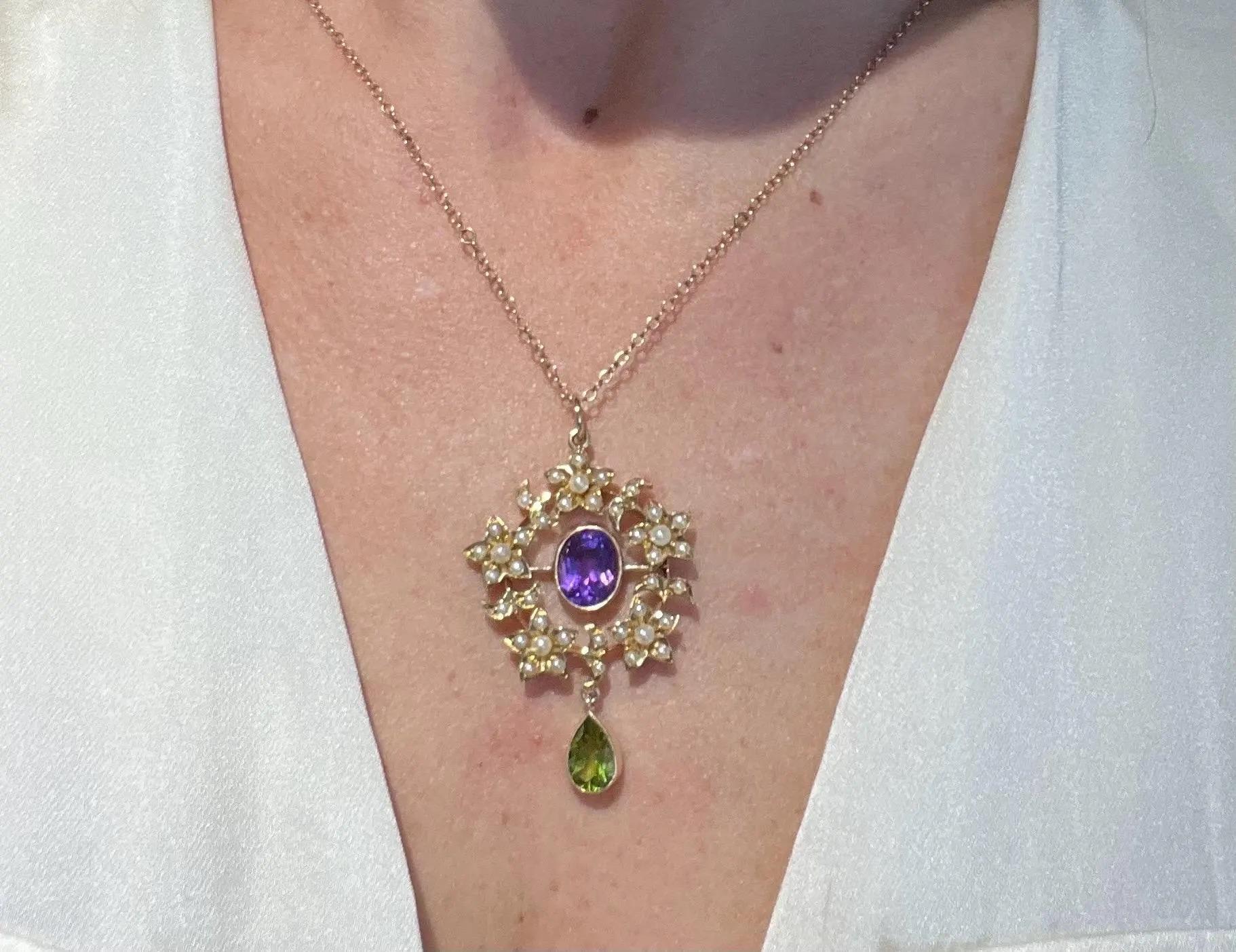 Antique 15ct Yellow Gold Edwardian Amethyst, Pearl & Peridot Suffragette Pendant In Good Condition For Sale In Brighton, GB