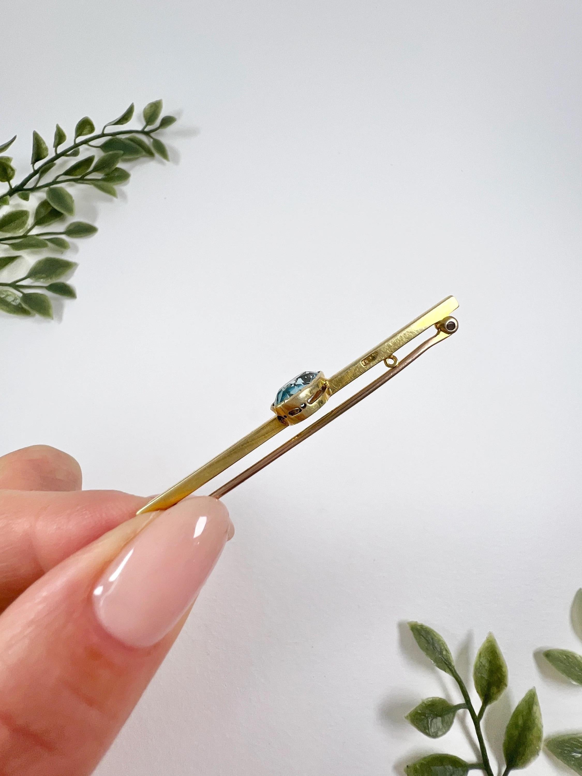 Oval Cut Antique 15ct Yellow Gold, Edwardian Aquamarine Bar Brooch For Sale