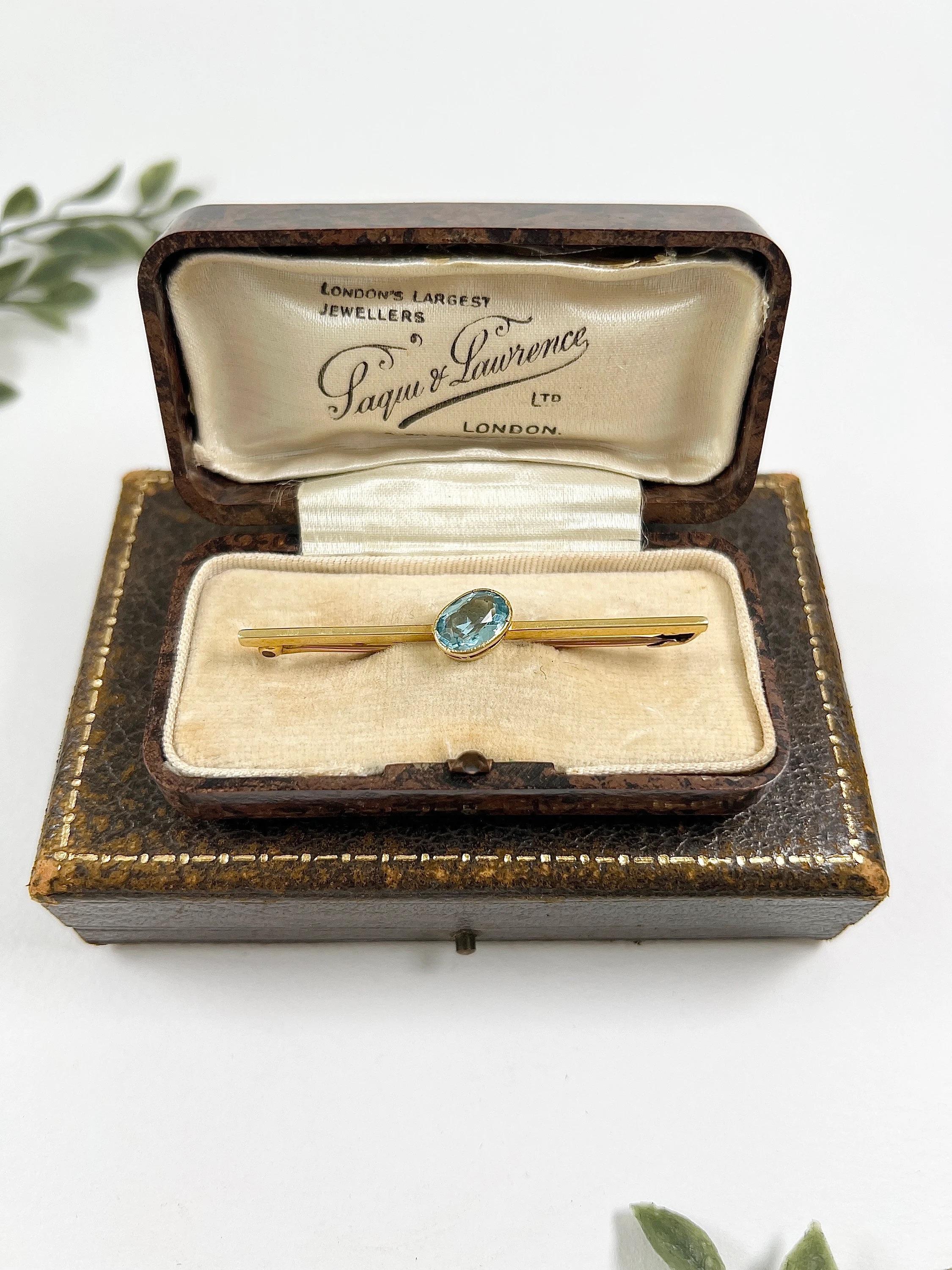 Antique 15ct Yellow Gold, Edwardian Aquamarine Bar Brooch In Good Condition For Sale In Brighton, GB