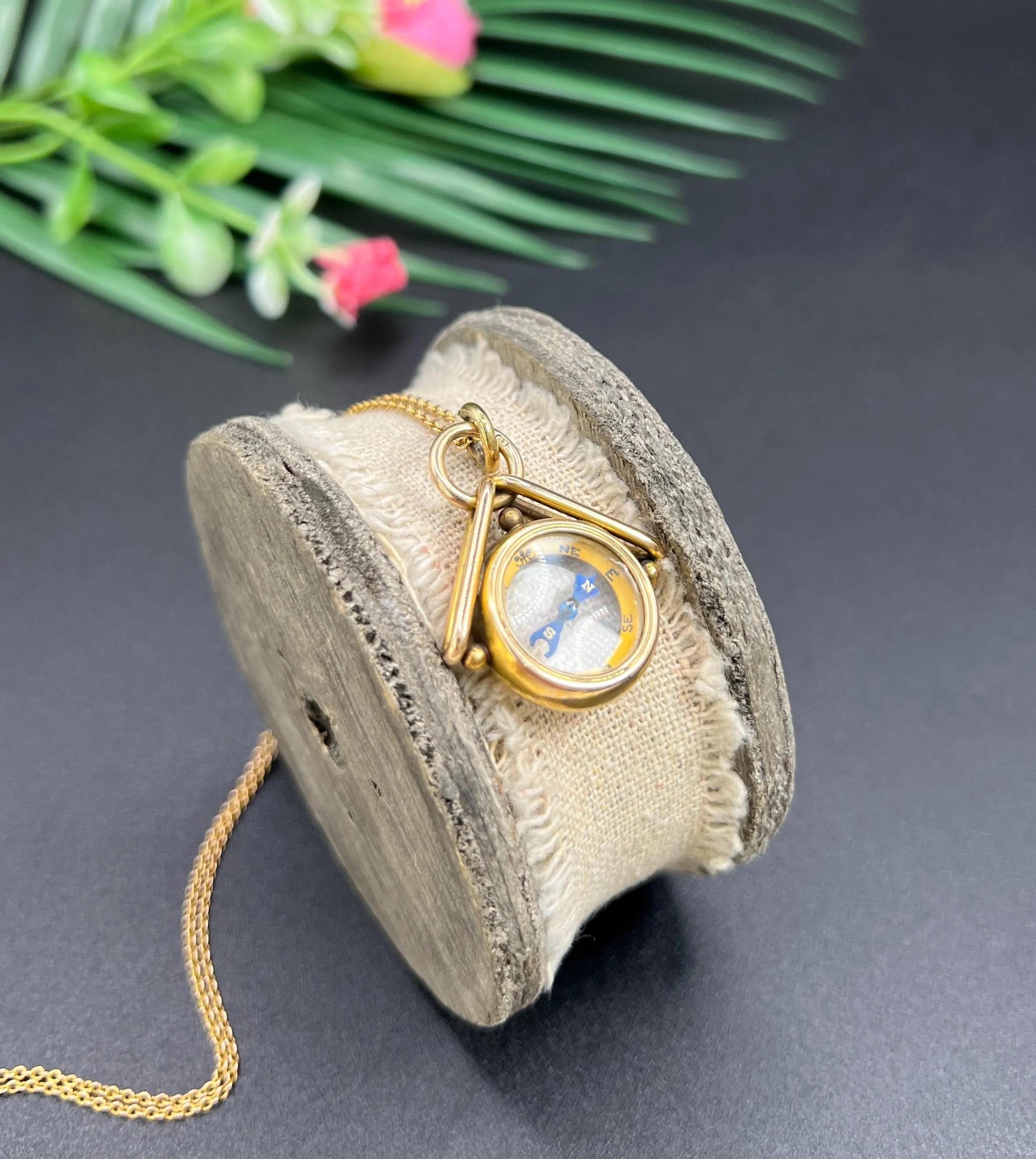Edoardiano Ciondolo antico in oro giallo 15ct, bussola edoardiana in vendita