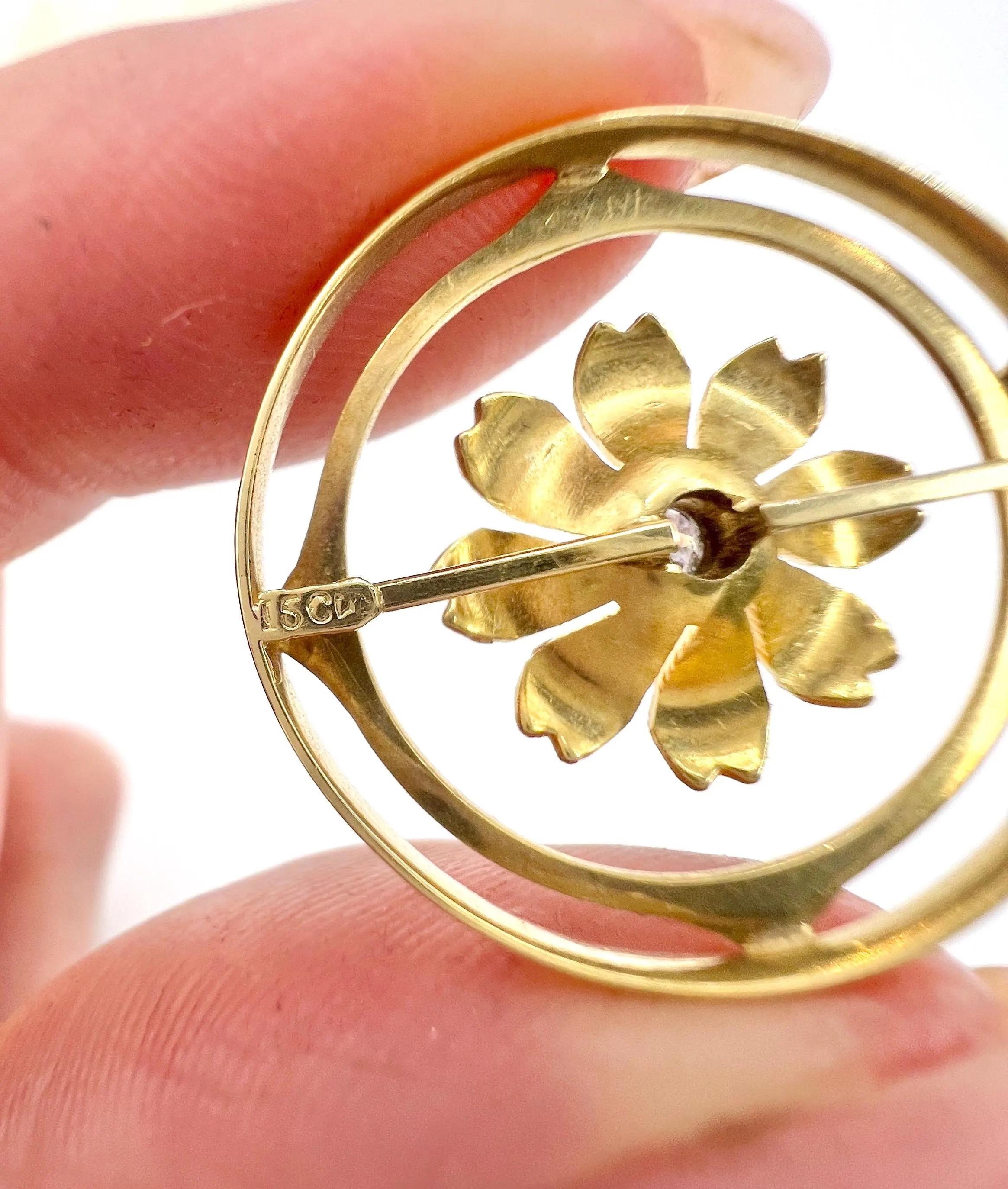 Antiker Blumenanhänger aus 15 Karat Gelbgold, runder Diamant in Form einer Blume, Edwardianische Ära im Angebot 6