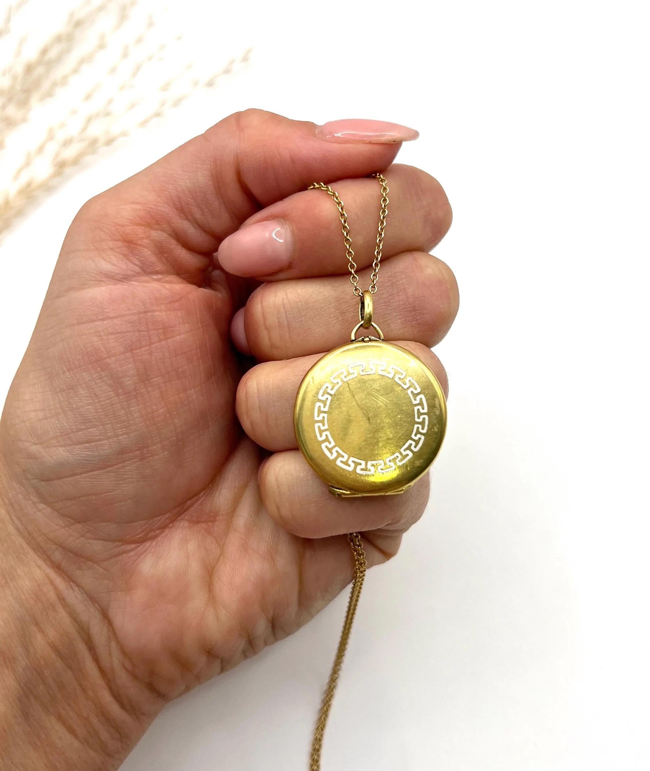 Antique Round Locket 

15ct Yellow Gold

Circa 1910

* The chain is sold separately

Step back in time with this exquisite Edwardian locket, crafted from 15ct yellow gold. This stunning piece opens gracefully from the top, revealing a charming