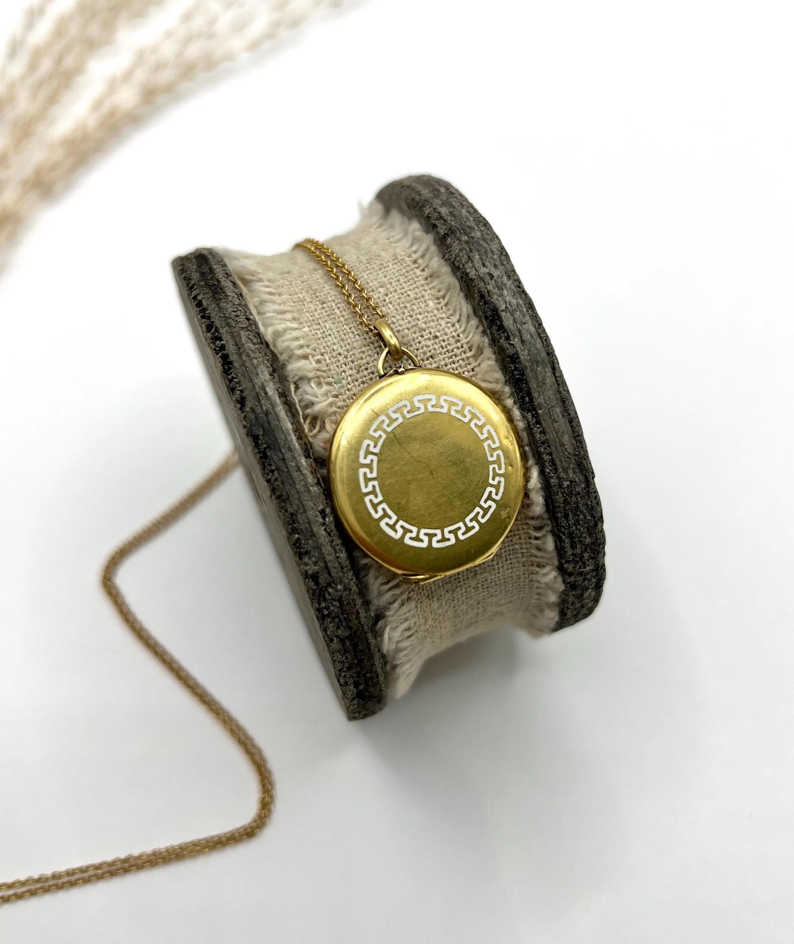 Antique 15ct Yellow Gold, Edwardian era Greek Key White Enamel Round Locket For Sale 5
