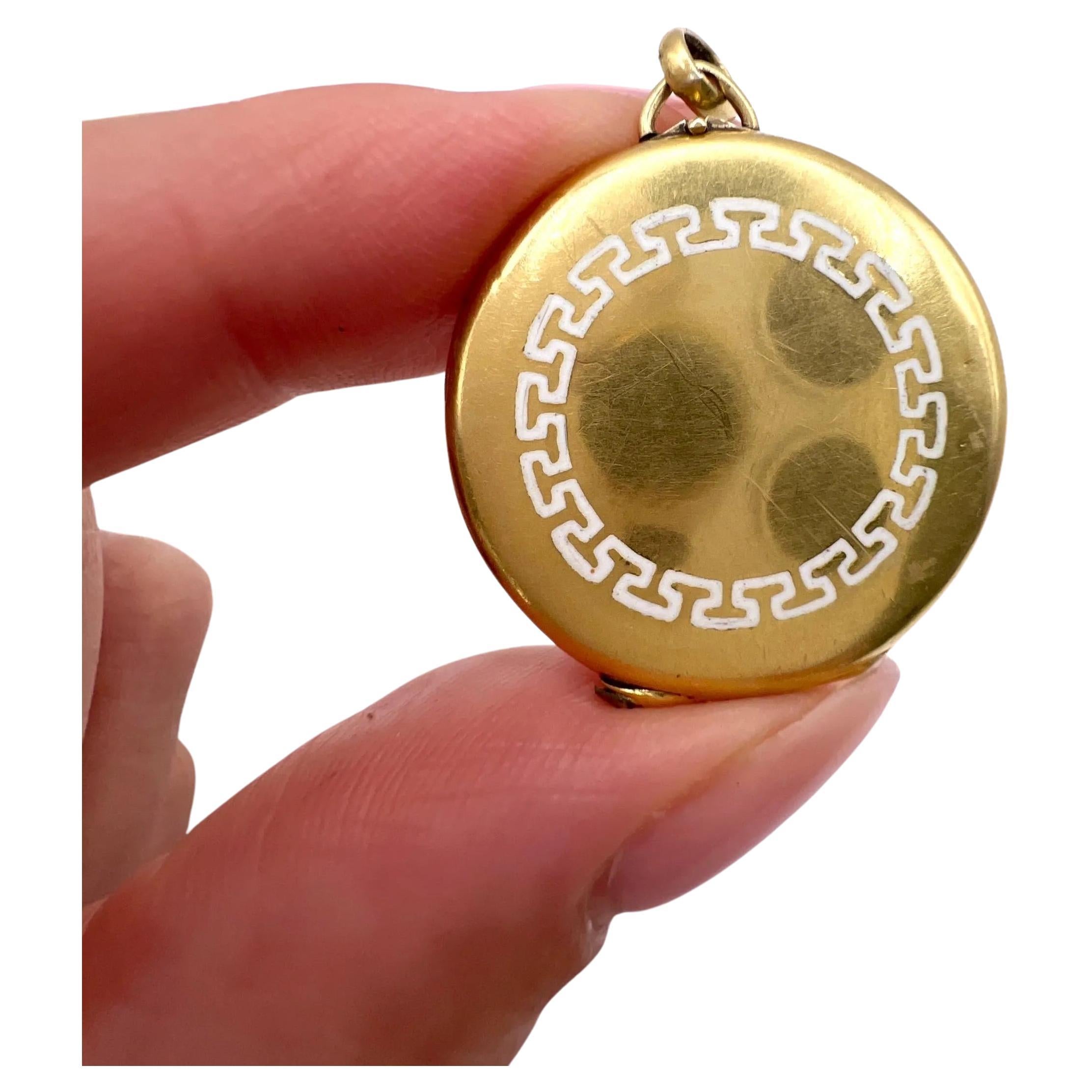 Antike 15ct Gelbgold, Edwardian Ära griechischen Schlüssel weiß Emaille Runde Medaillon