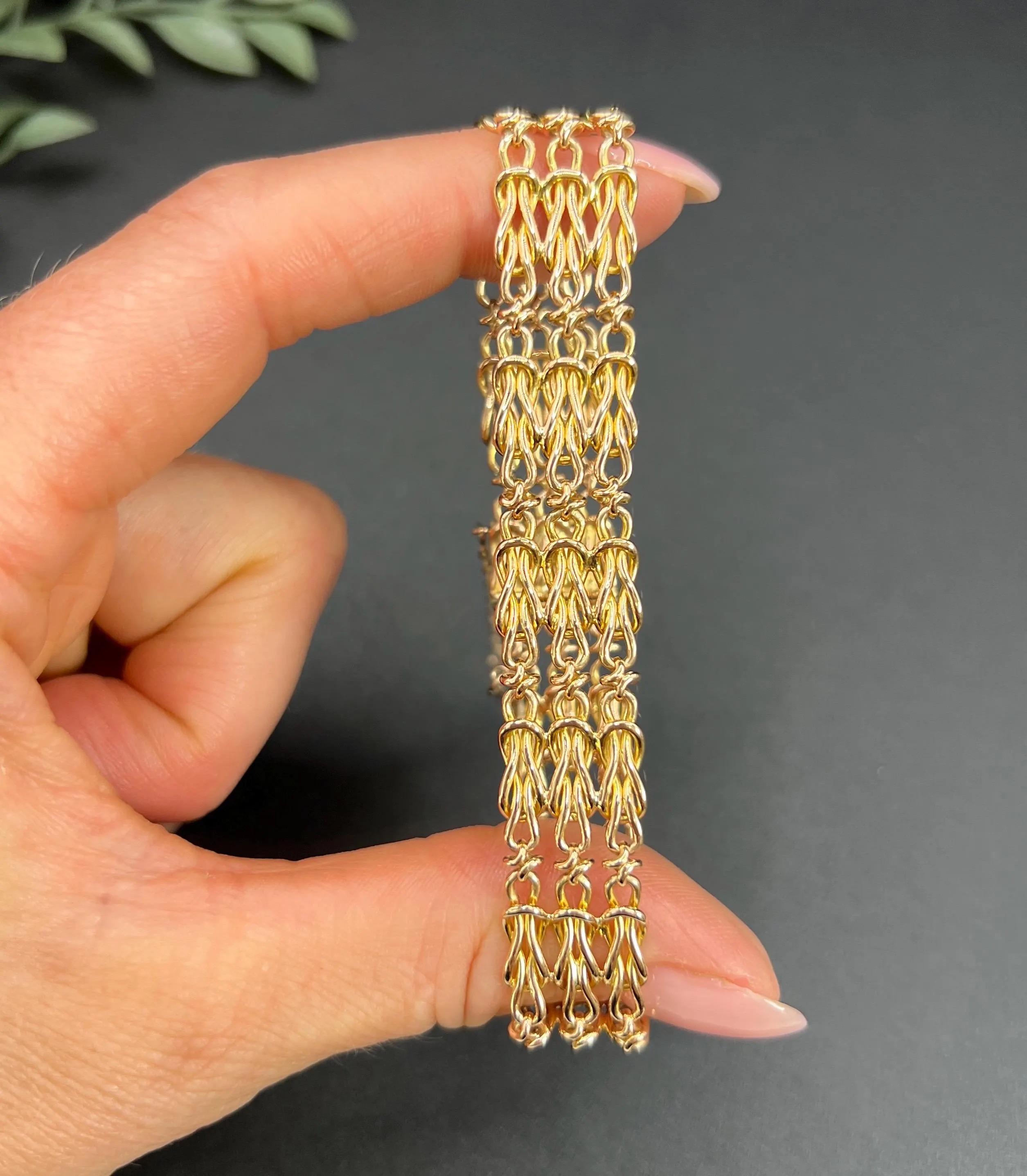 Antique 15ct Yellow Gold, Edwardian Fancy Lovers Knot Link Gate Bracelet For Sale 4