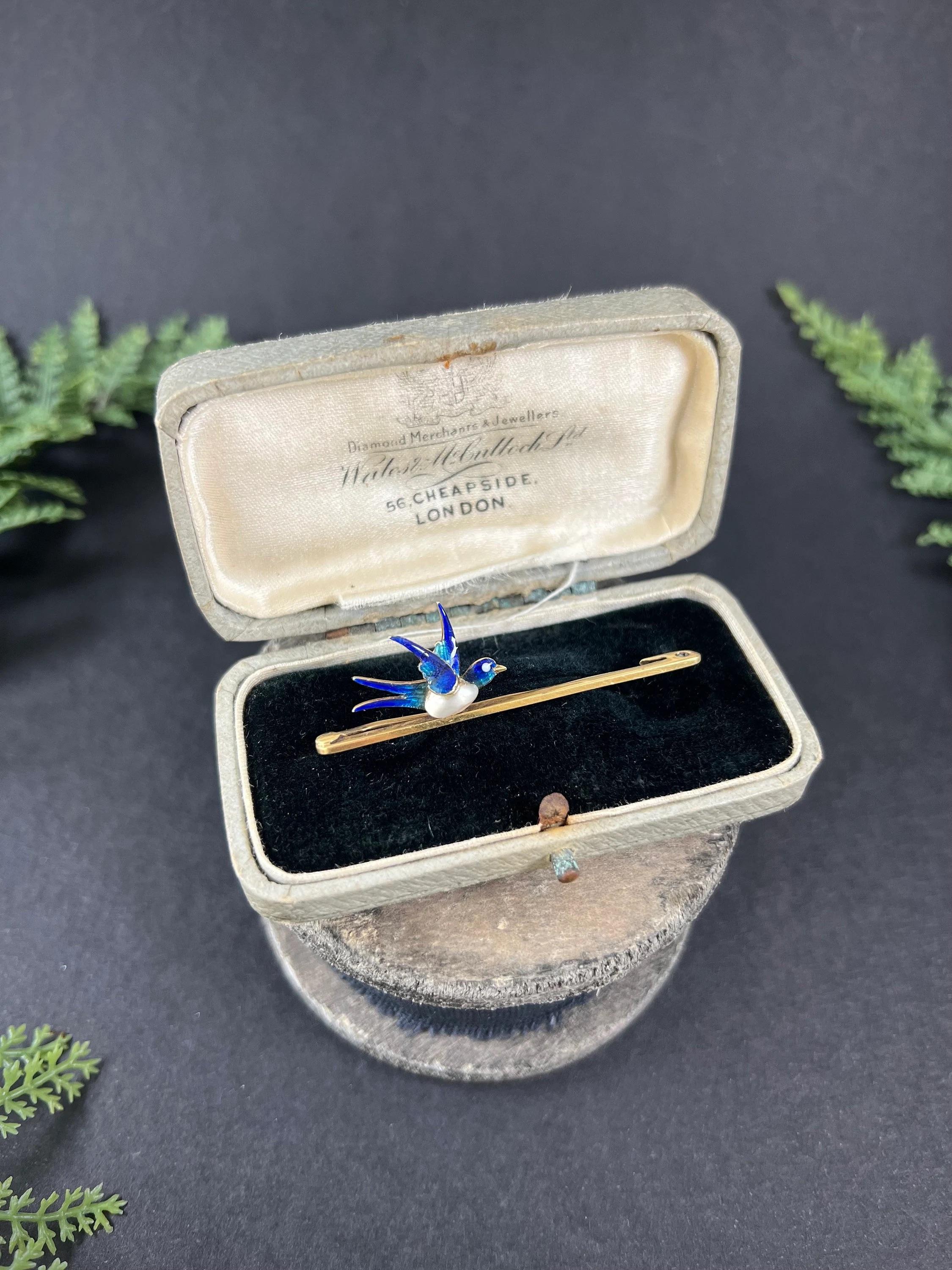 Antique 15ct Yellow Gold, Edwardian Natural Pearl & Enamel Bird Bar Brooch For Sale 1