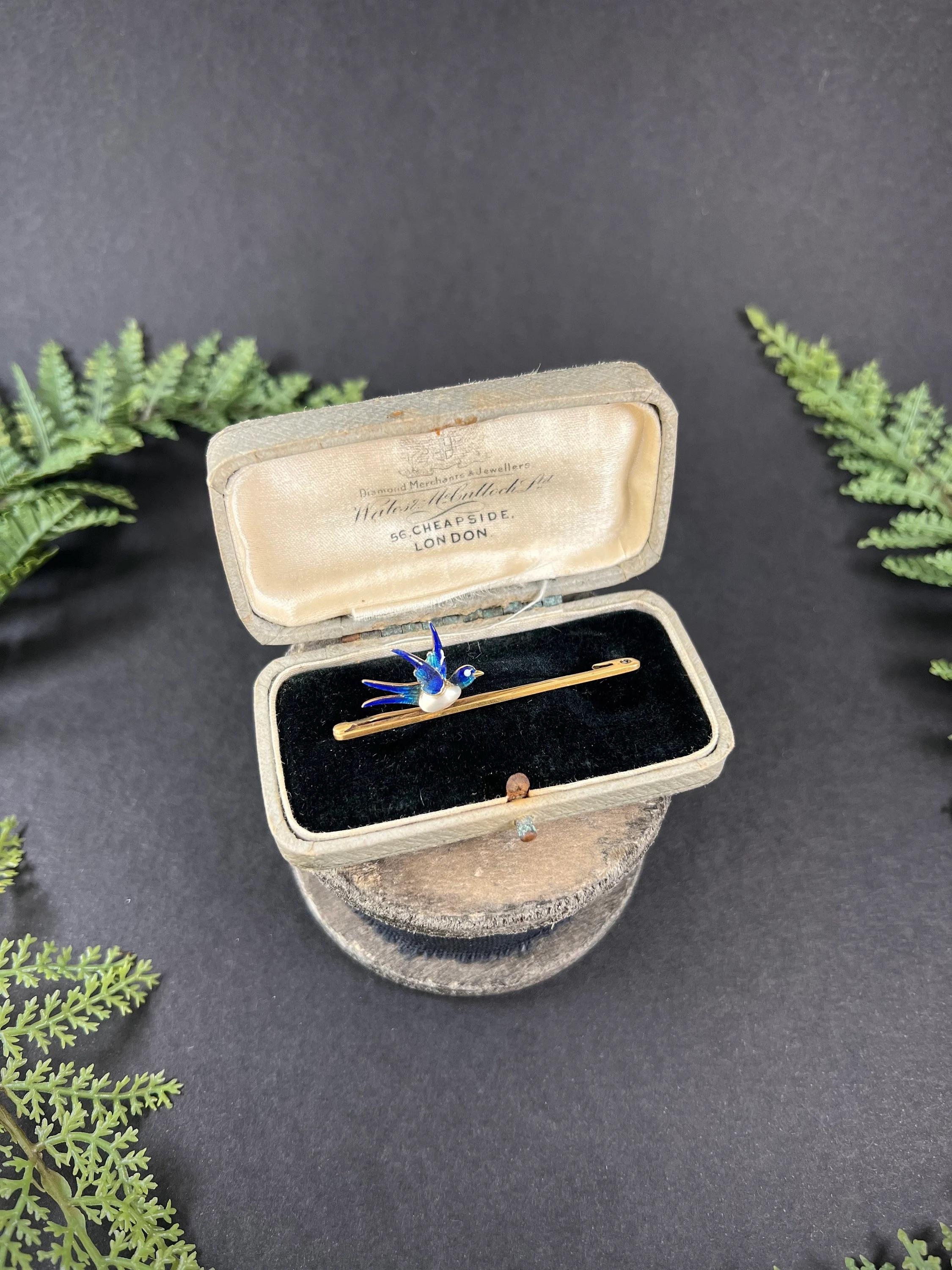 Antique 15ct Yellow Gold, Edwardian Natural Pearl & Enamel Bird Bar Brooch For Sale 2