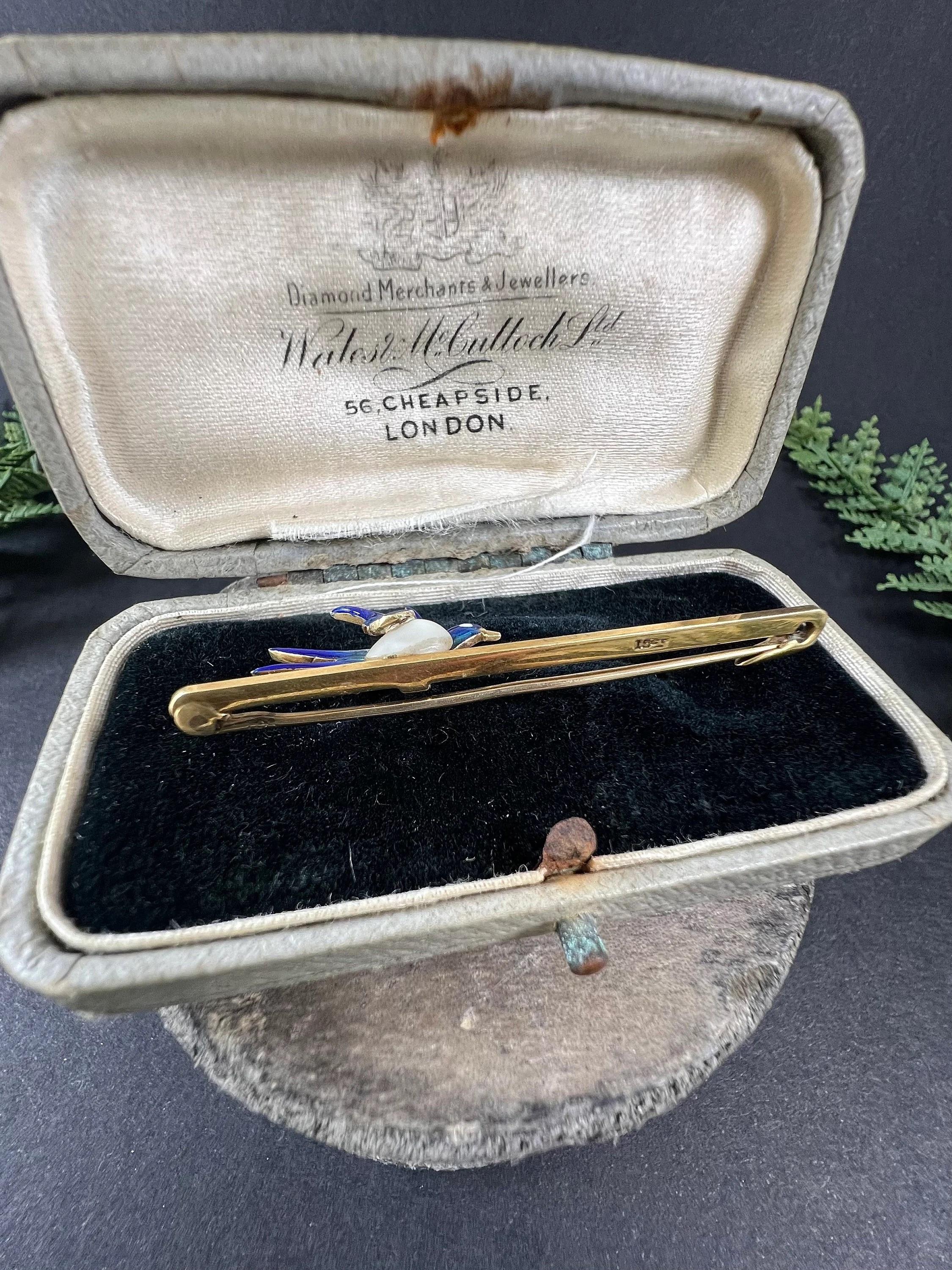 Antique 15ct Yellow Gold, Edwardian Natural Pearl & Enamel Bird Bar Brooch For Sale 4