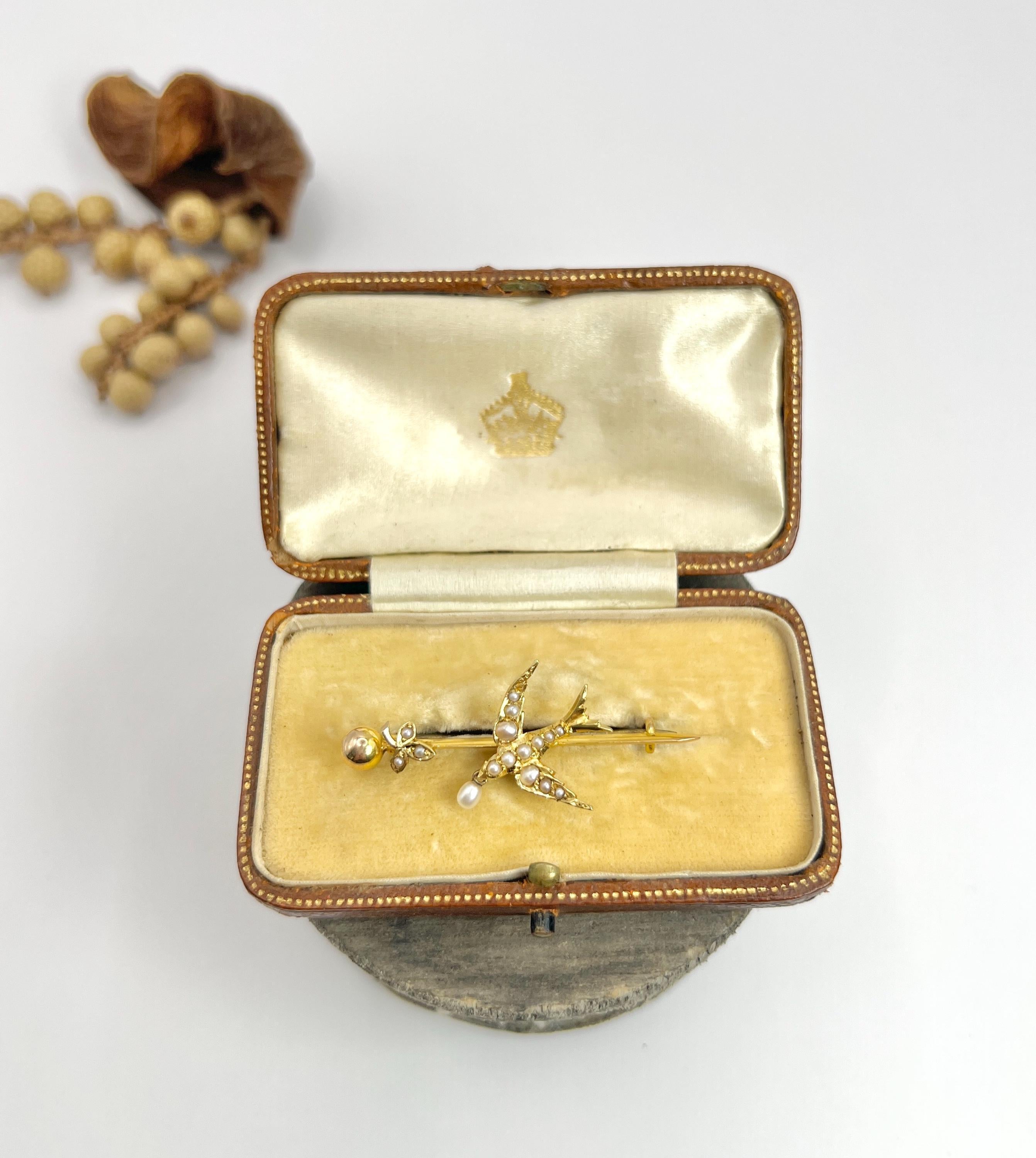 Antique 15ct Yellow Gold, Edwardian Pearl Swallow Brooch In Good Condition In Brighton, GB