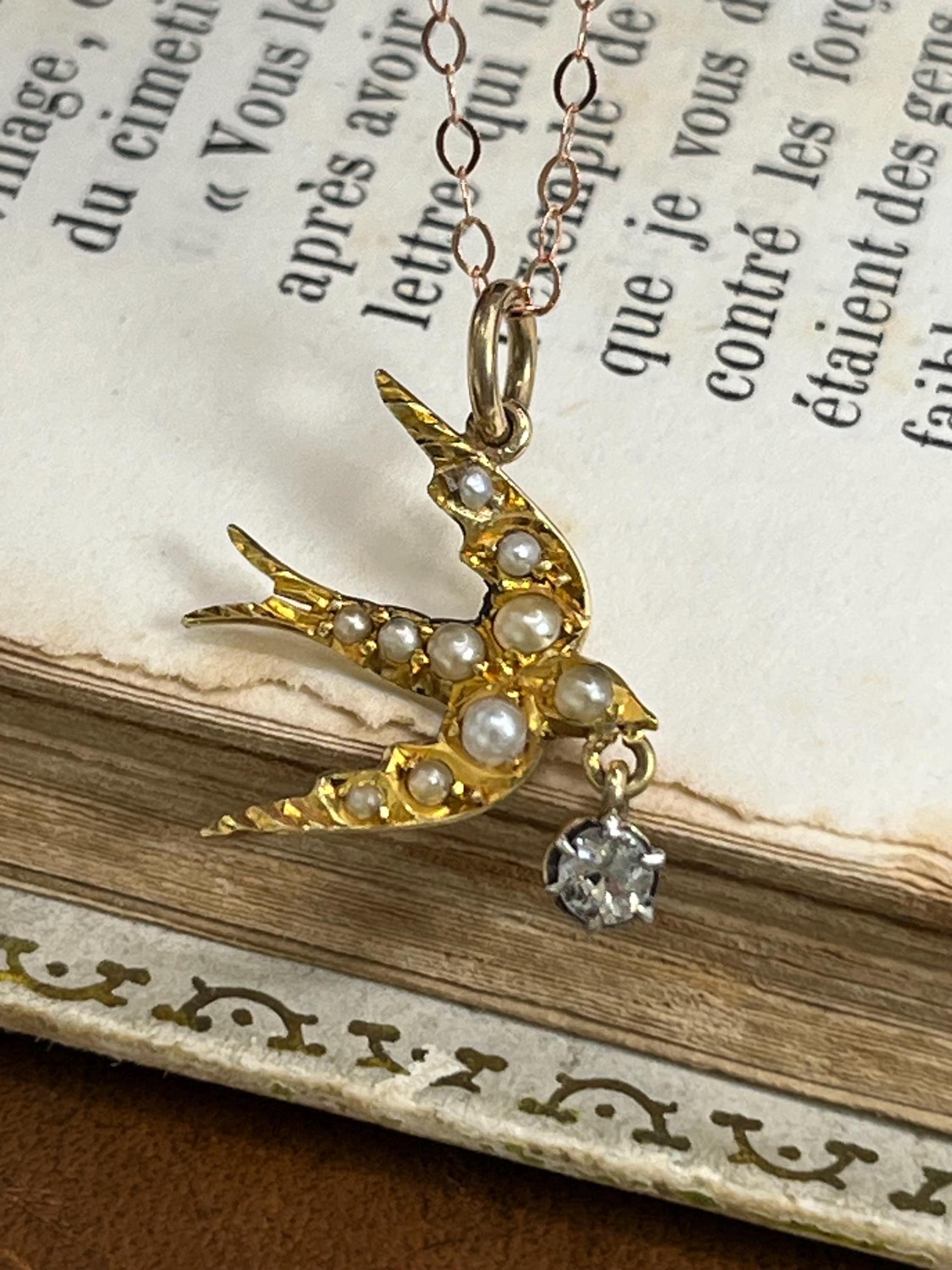 Collar Antiguo de Oro Amarillo de 15 ct, Edwardian Colgante de Golondrina de Perla con Diamante en Bueno estado para la venta en Brighton, GB