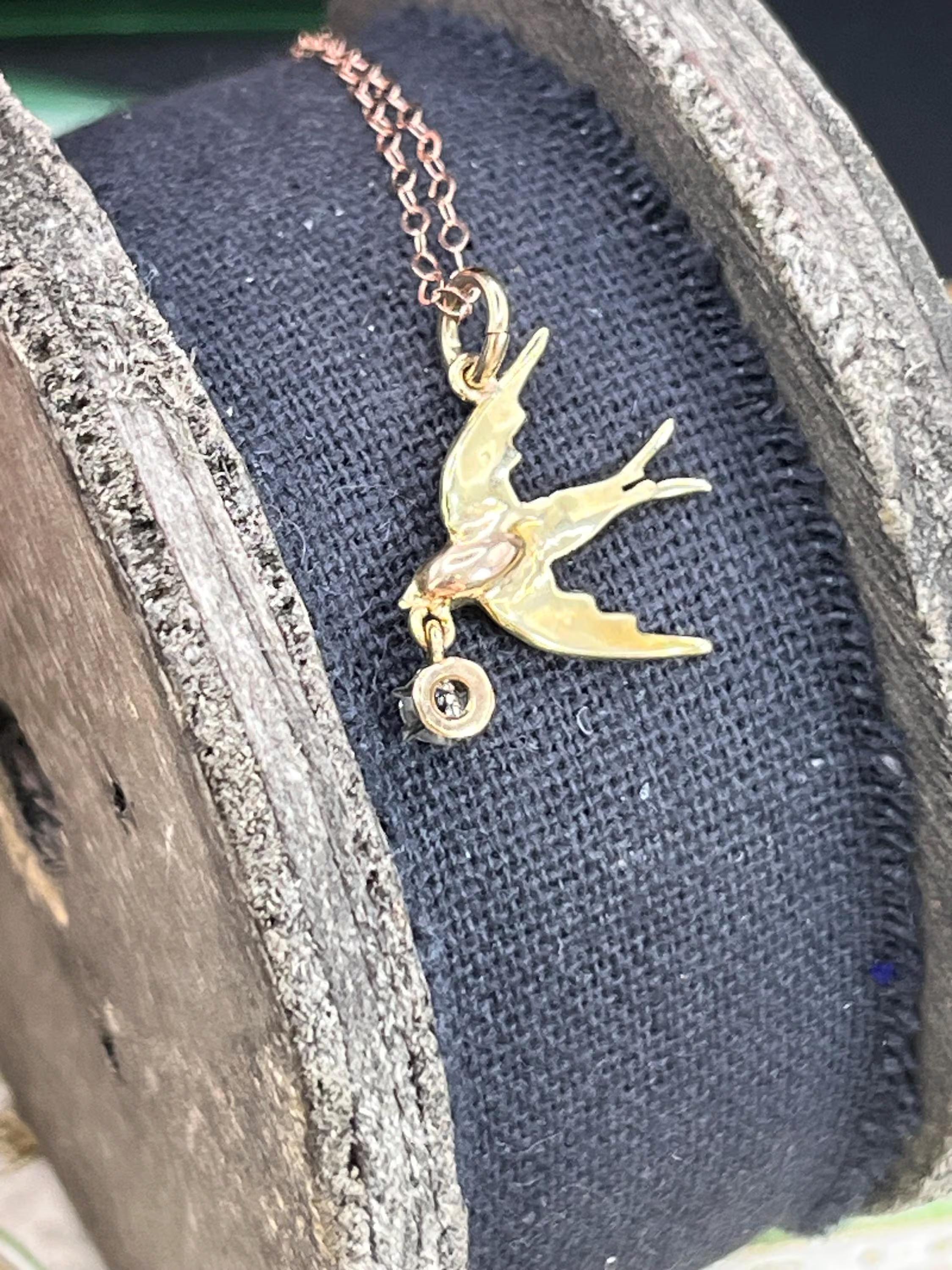 Collar Antiguo de Oro Amarillo de 15 ct, Edwardian Colgante de Golondrina de Perla con Diamante en venta 2