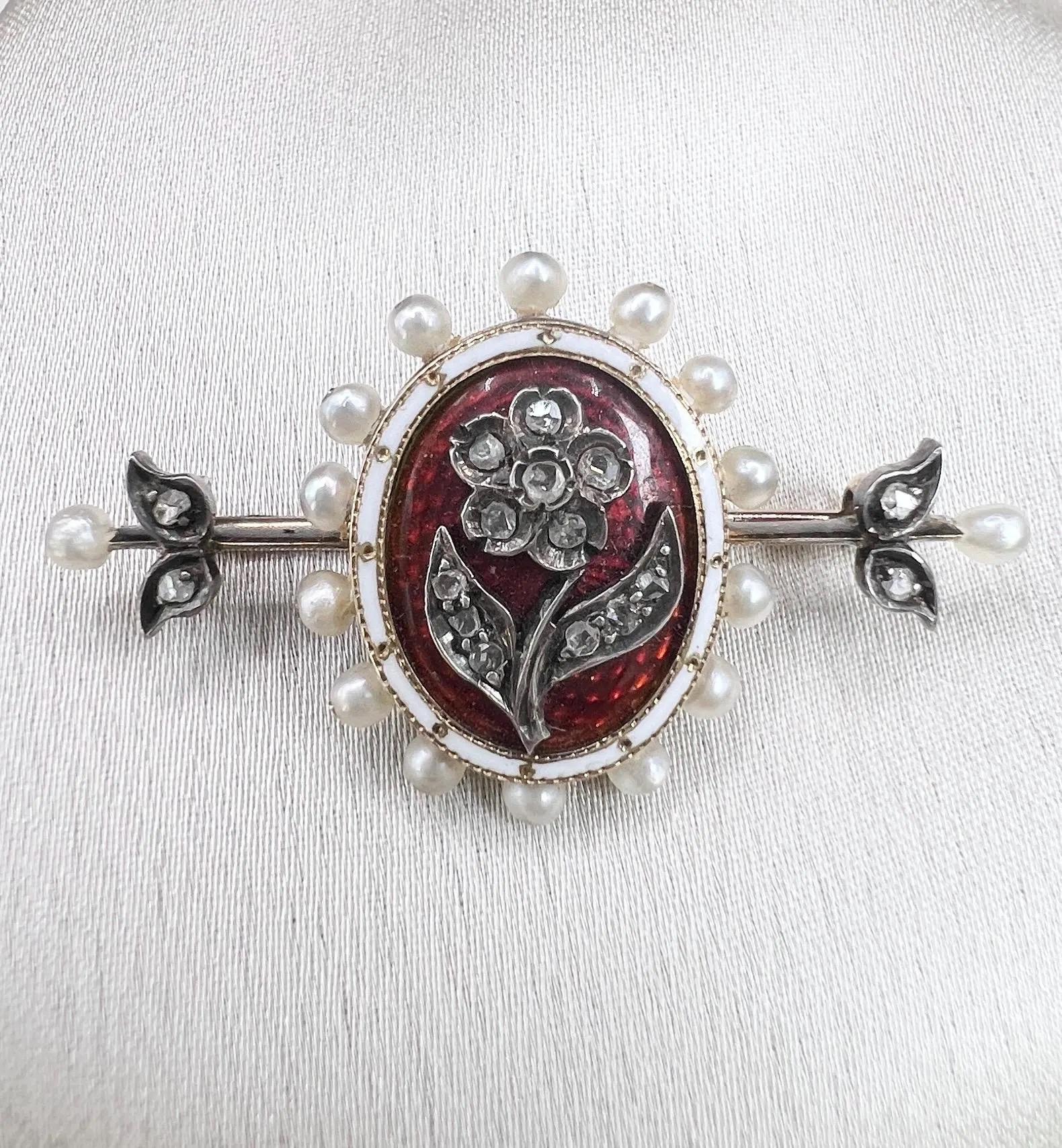 Antike 15 Karat Gelbgold Edwardianische Rote Emaille Diamant & Saatperlen-Blumenbrosche (Rundschliff) im Angebot