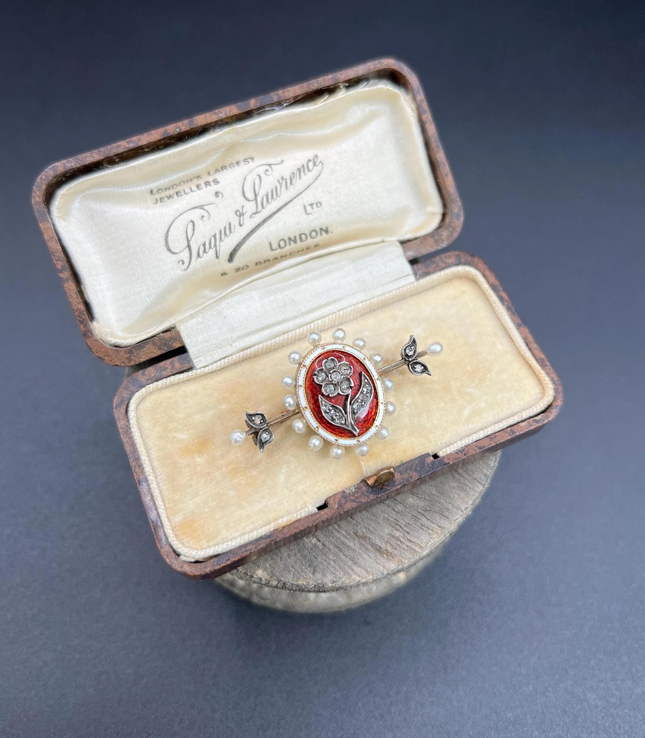 Antike 15 Karat Gelbgold Edwardianische Rote Emaille Diamant & Saatperlen-Blumenbrosche für Damen oder Herren im Angebot