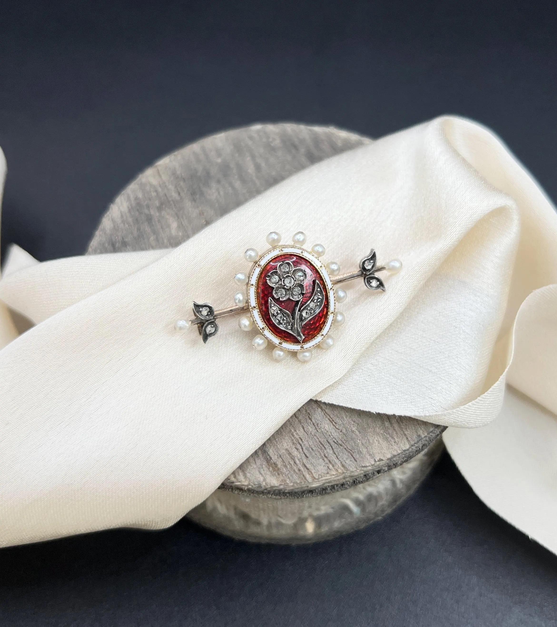 Antike 15 Karat Gelbgold Edwardianische Rote Emaille Diamant & Saatperlen-Blumenbrosche im Angebot 3