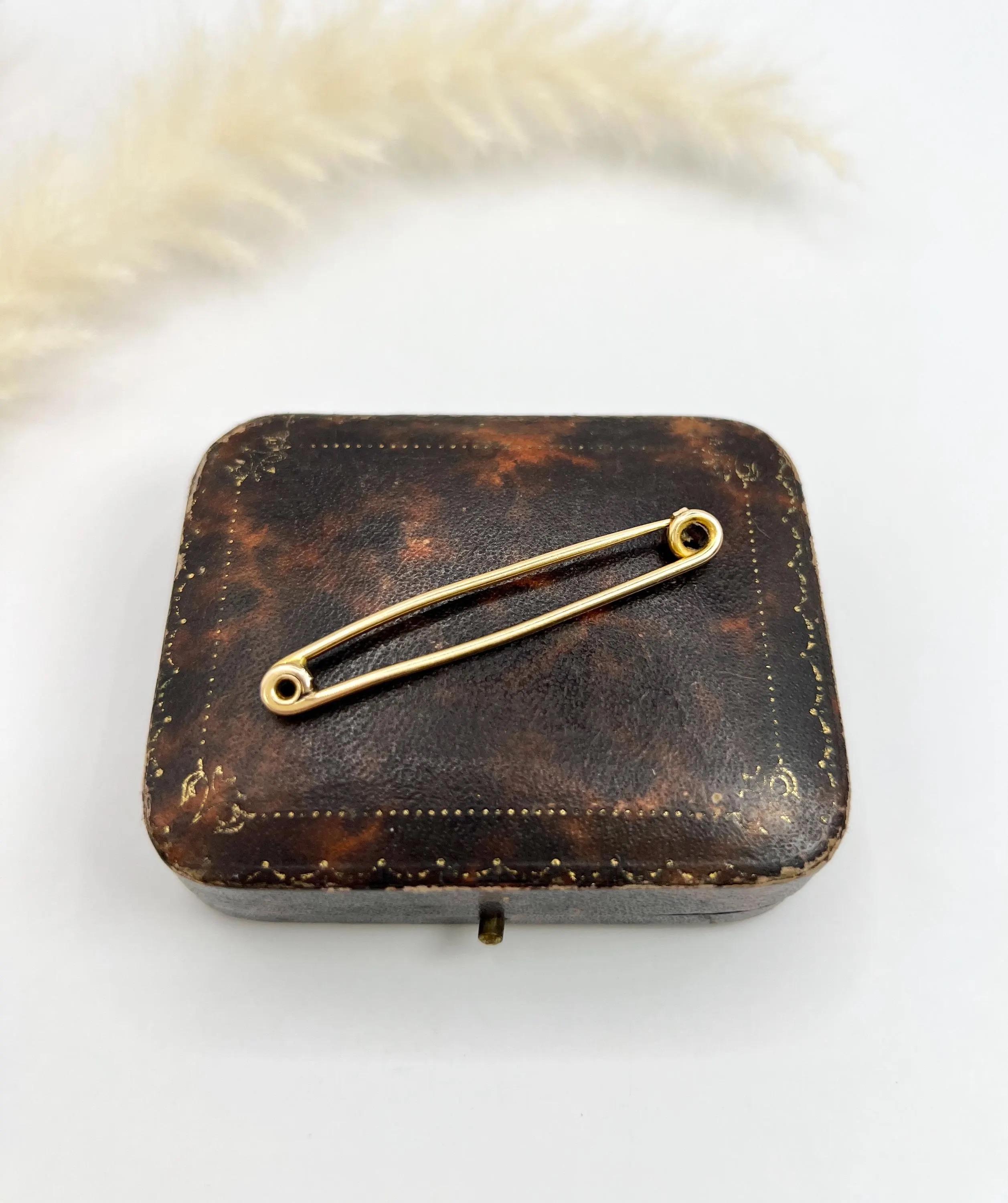 Antiguo broche de oro amarillo de 15 ct, de la época eduardiana en venta 3