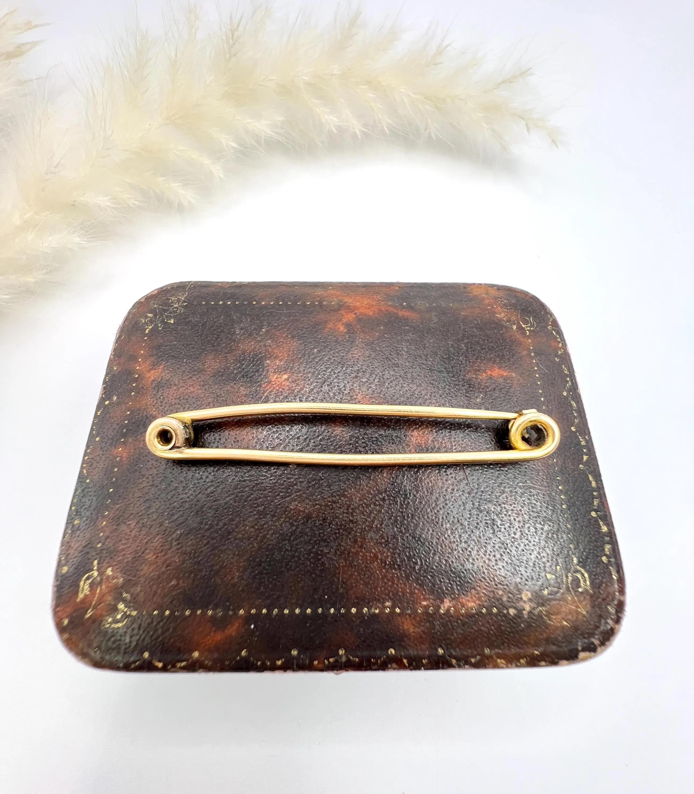 Antiguo broche de oro amarillo de 15 ct, de la época eduardiana en venta 4