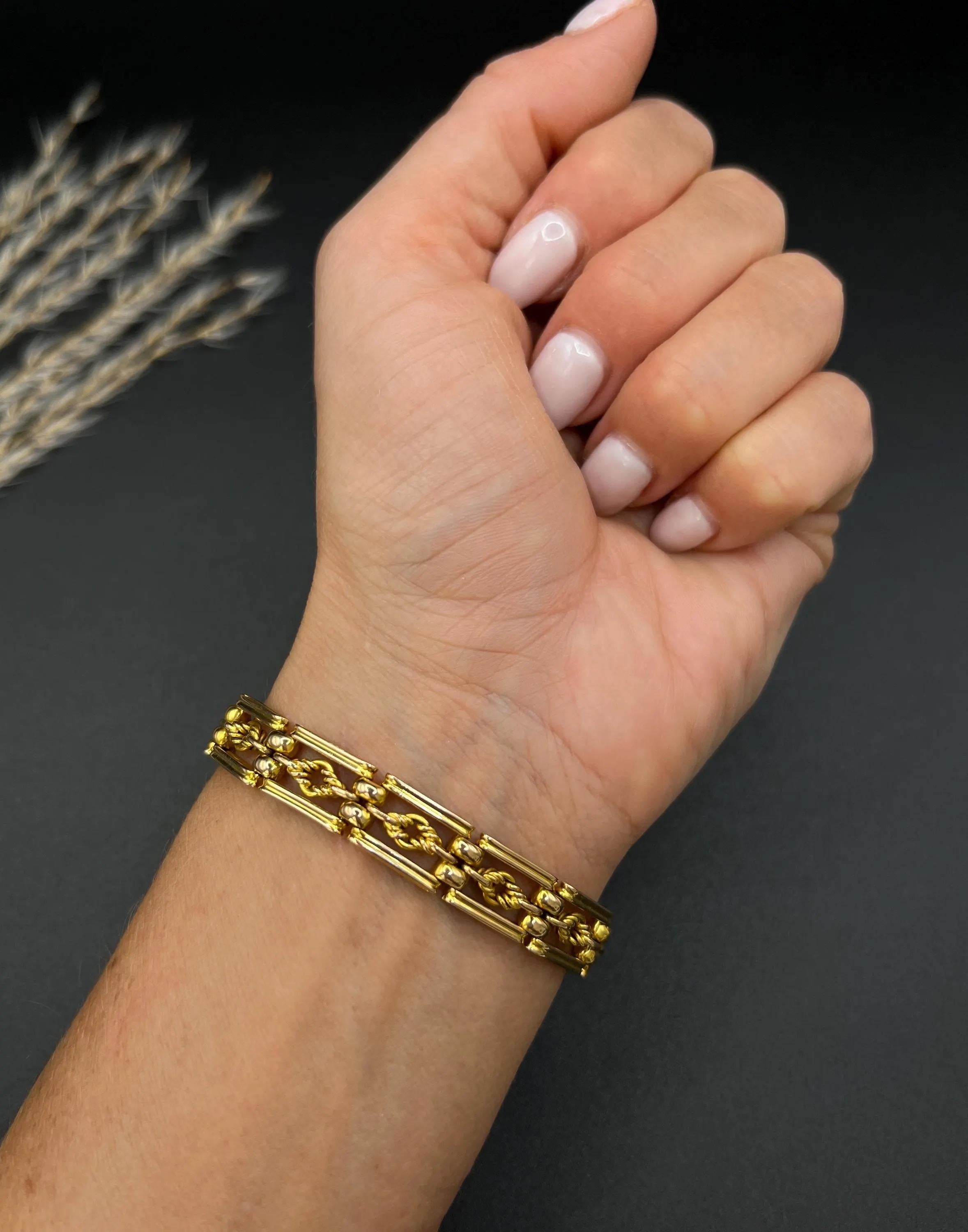 Édouardien Bracelet ancien en or jaune 15ct : Cadenas Edwardian Lovers Knot Heart Padlock en vente