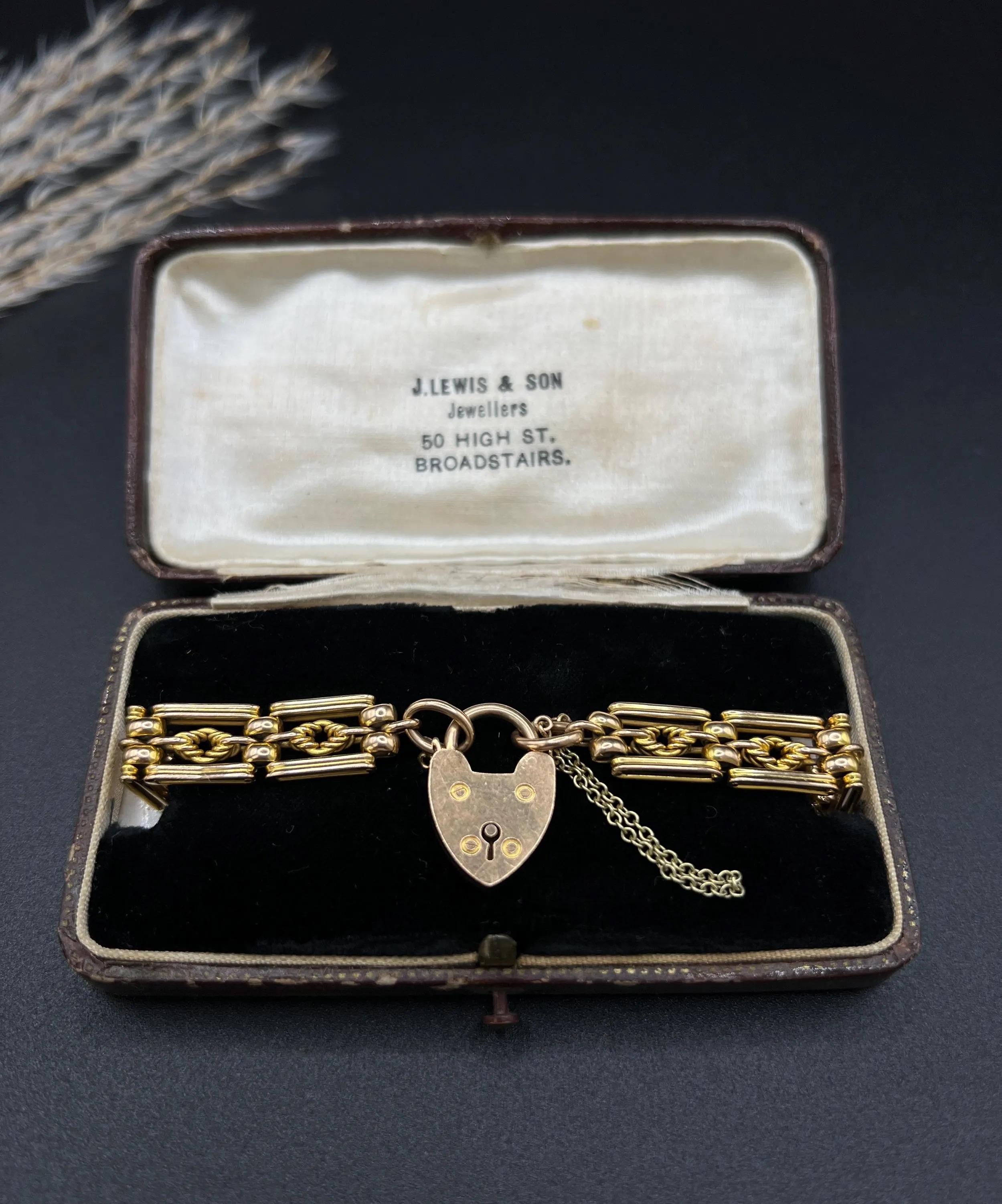 Bracelet ancien en or jaune 15ct : Cadenas Edwardian Lovers Knot Heart Padlock Unisexe en vente