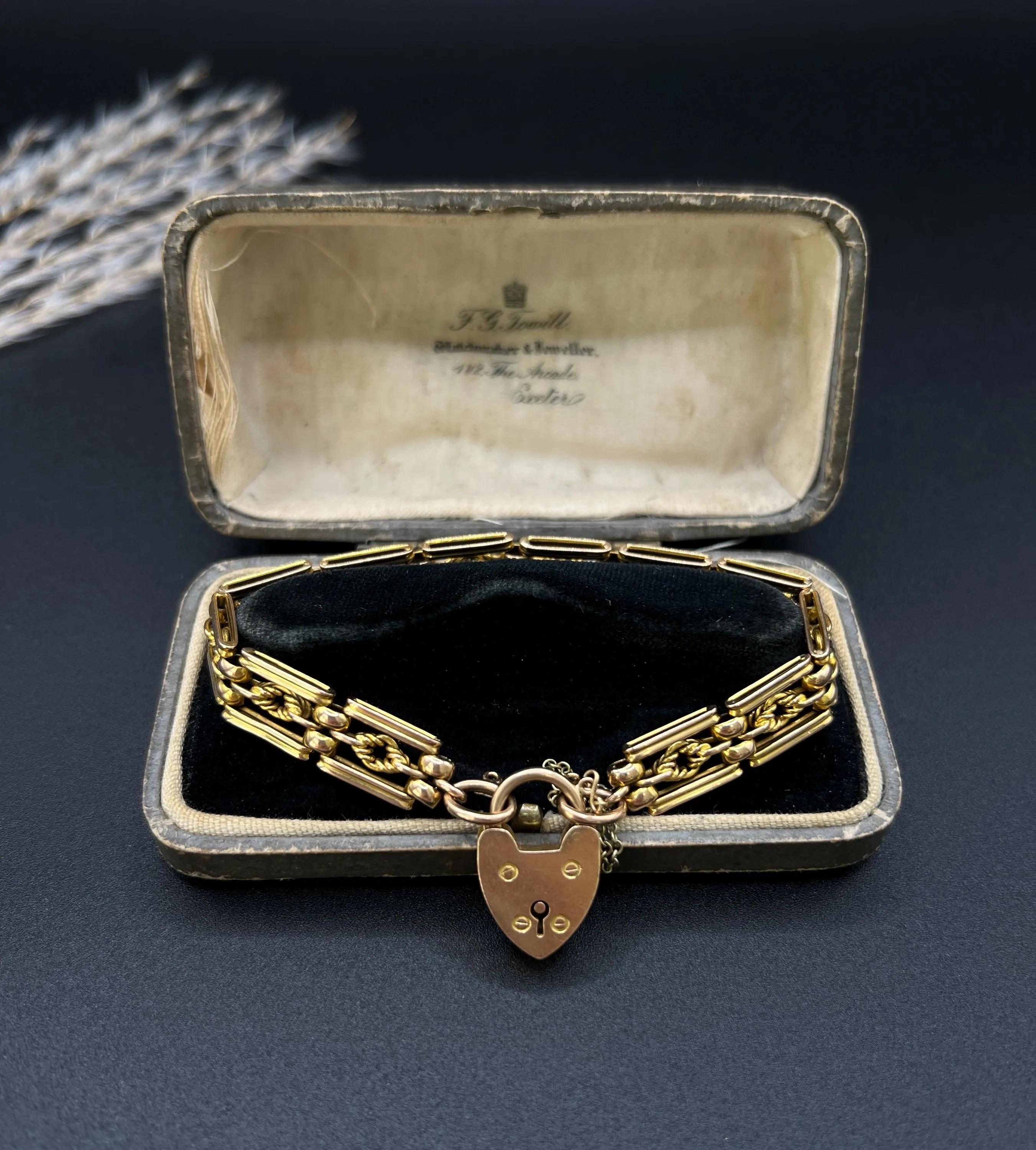 Bracelet ancien en or jaune 15ct : Cadenas Edwardian Lovers Knot Heart Padlock en vente 4