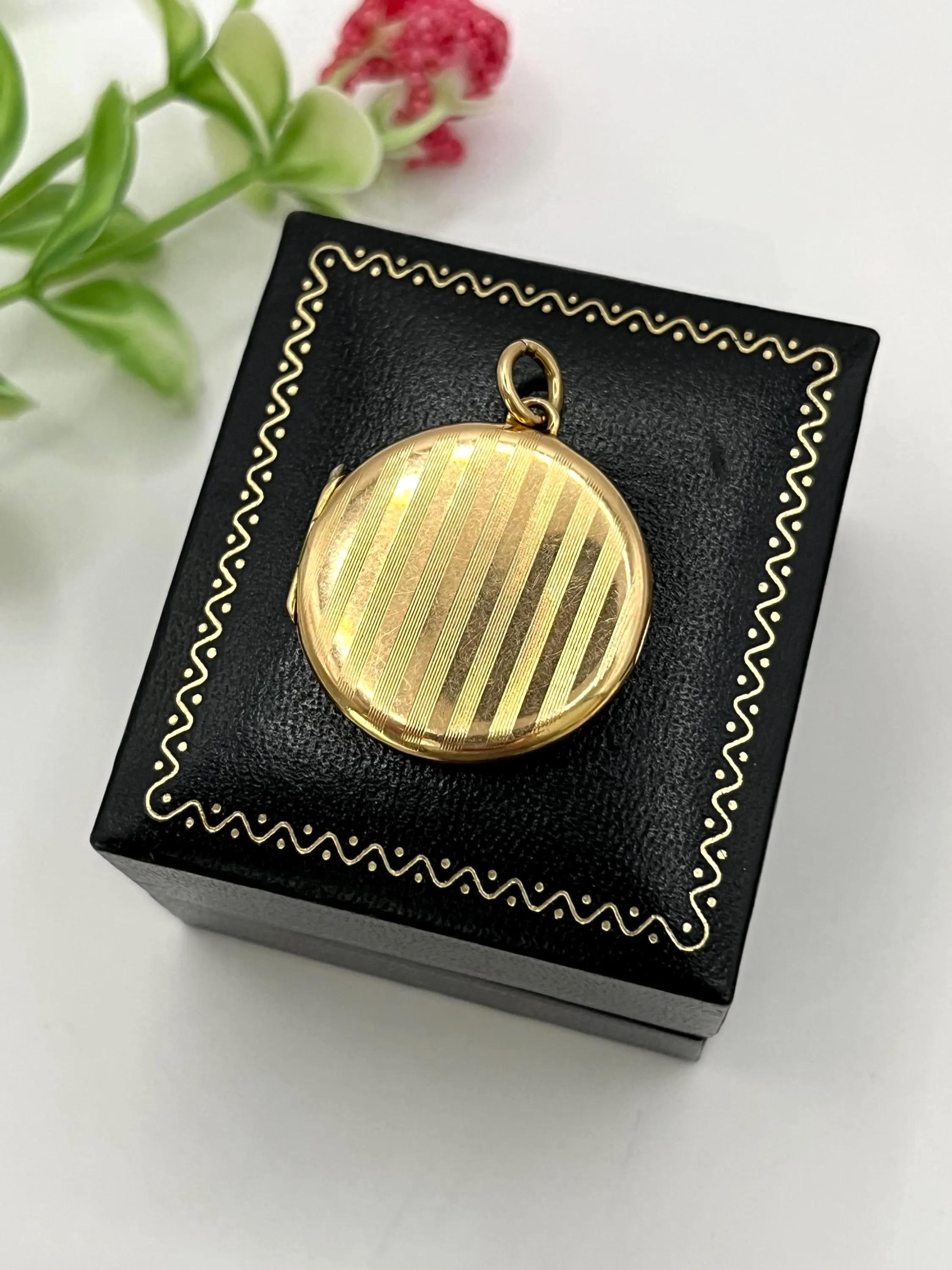 Antique médaillon rond en or jaune 15ct, Birmingham Hallmarked 1914 en vente 5