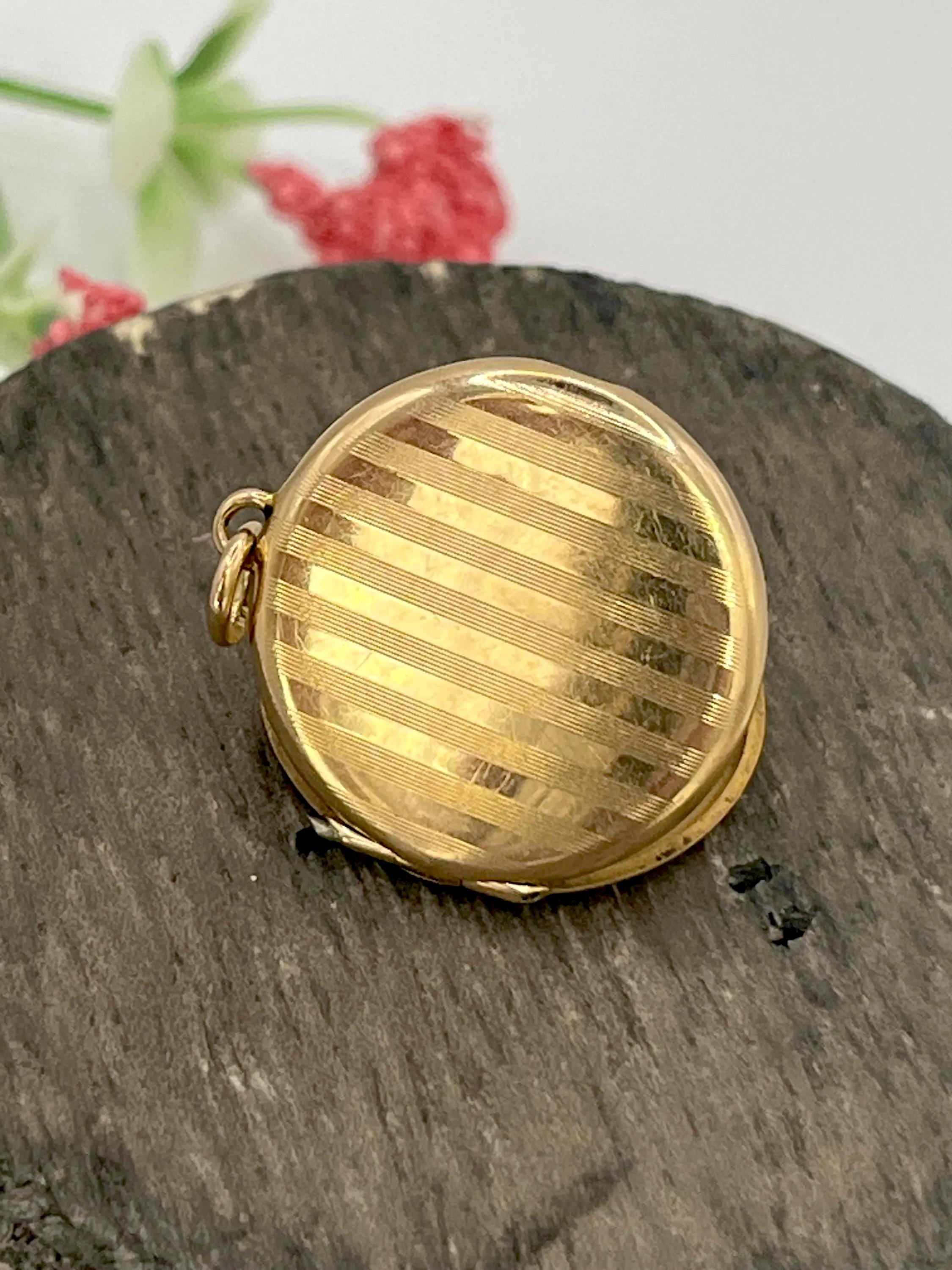 Édouardien Antique médaillon rond en or jaune 15ct, Birmingham Hallmarked 1914 en vente