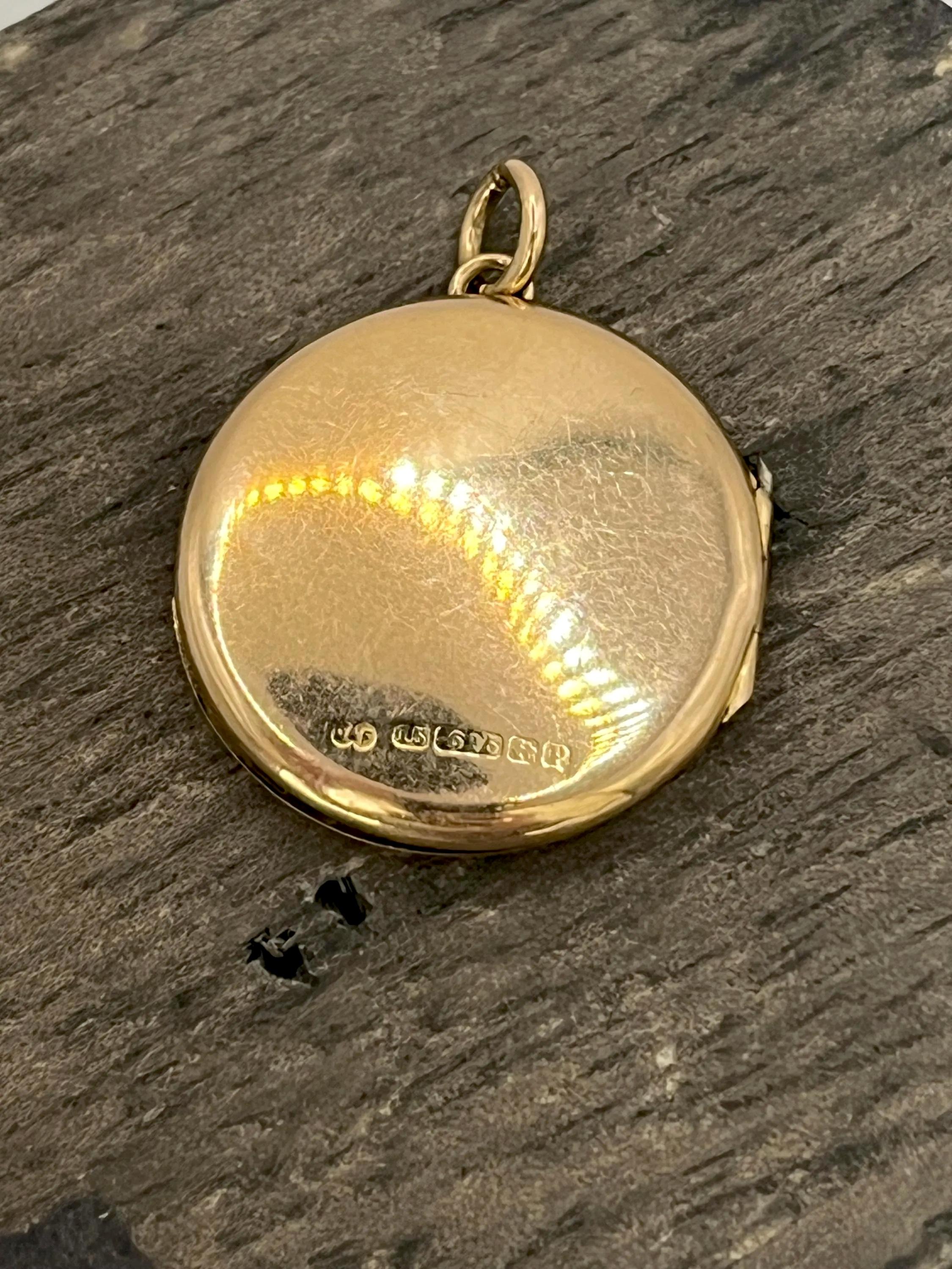 Antique médaillon rond en or jaune 15ct, Birmingham Hallmarked 1914 Bon état - En vente à Brighton, GB