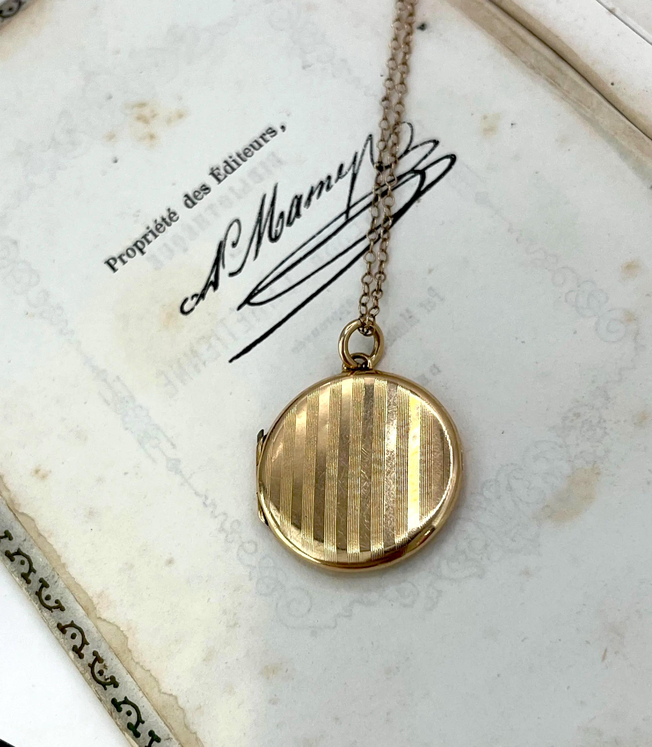 Antique médaillon rond en or jaune 15ct, Birmingham Hallmarked 1914 en vente 1