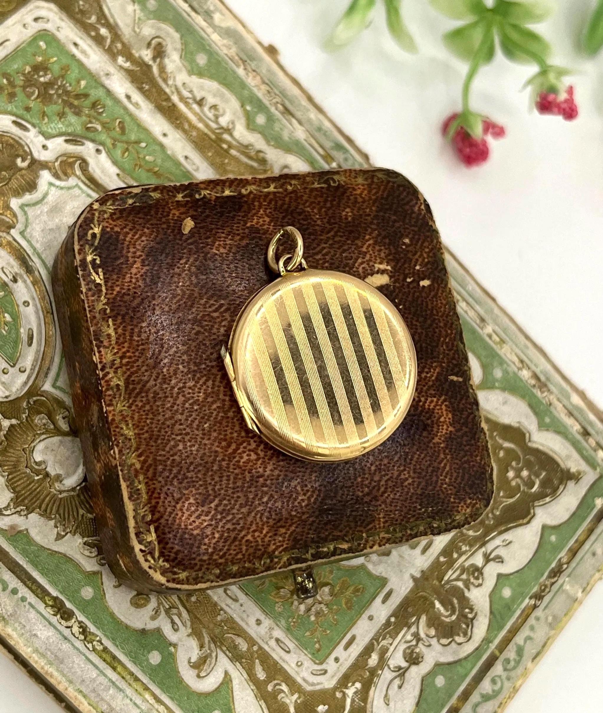 Antique médaillon rond en or jaune 15ct, Birmingham Hallmarked 1914 en vente 2