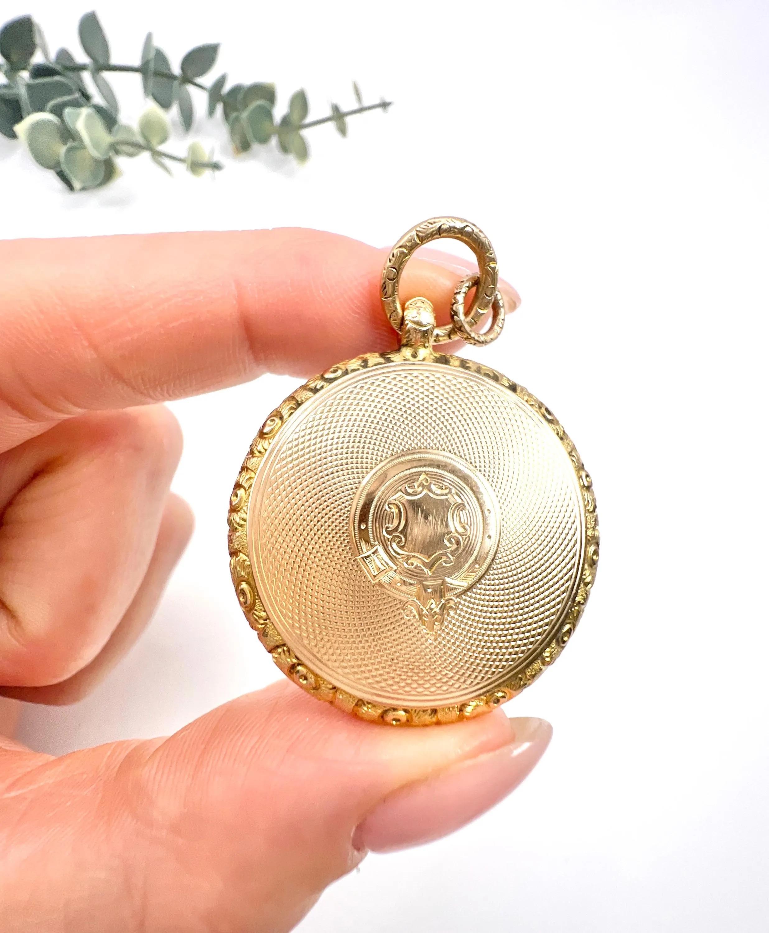 Antique 15ct Yellow Gold Stamped, Early Victorian Round Pocket Watch Locket For Sale 2
