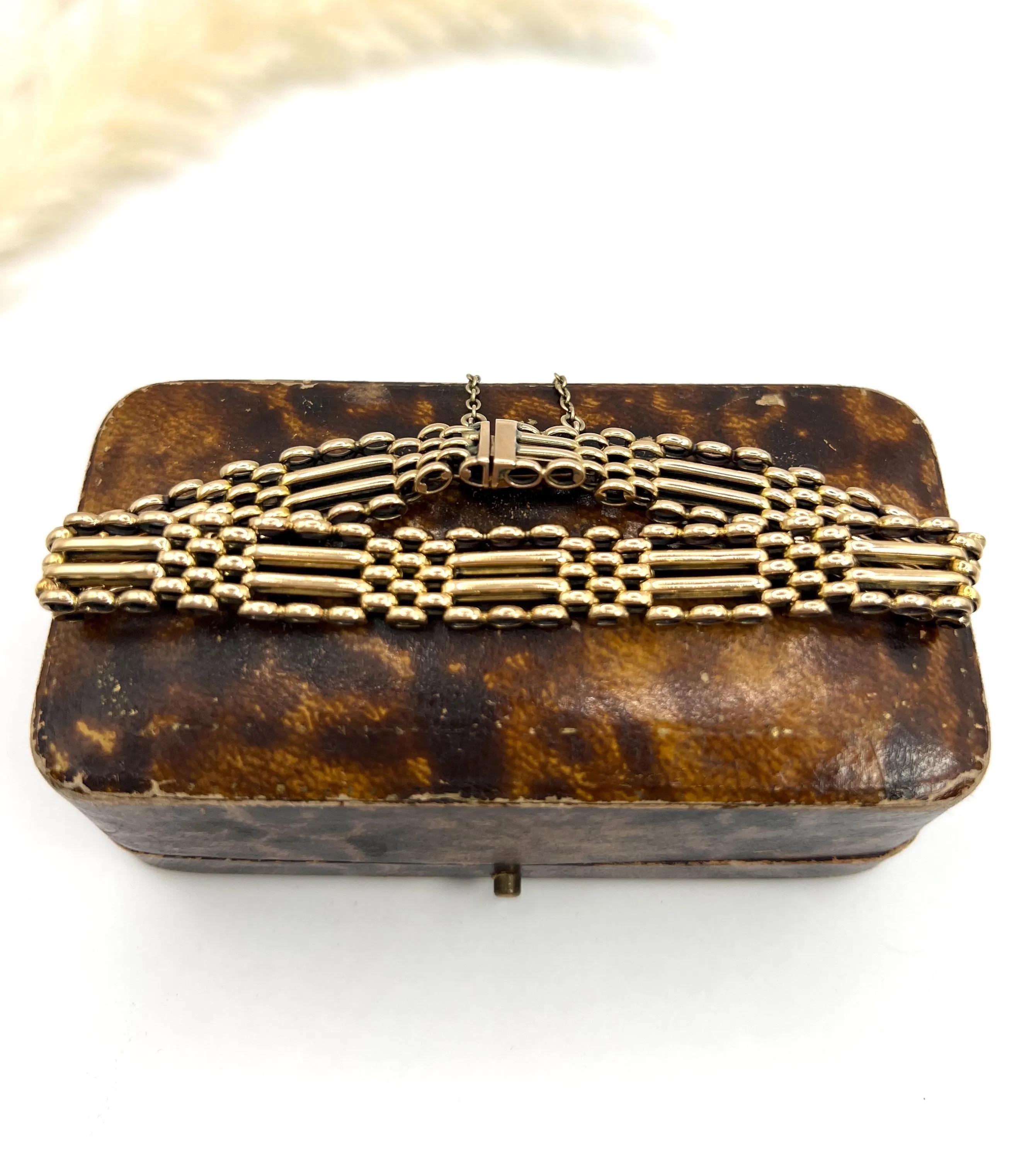 Bracelet ancien en or jaune 15ct estampillé, d'époque édouardienne en vente 1