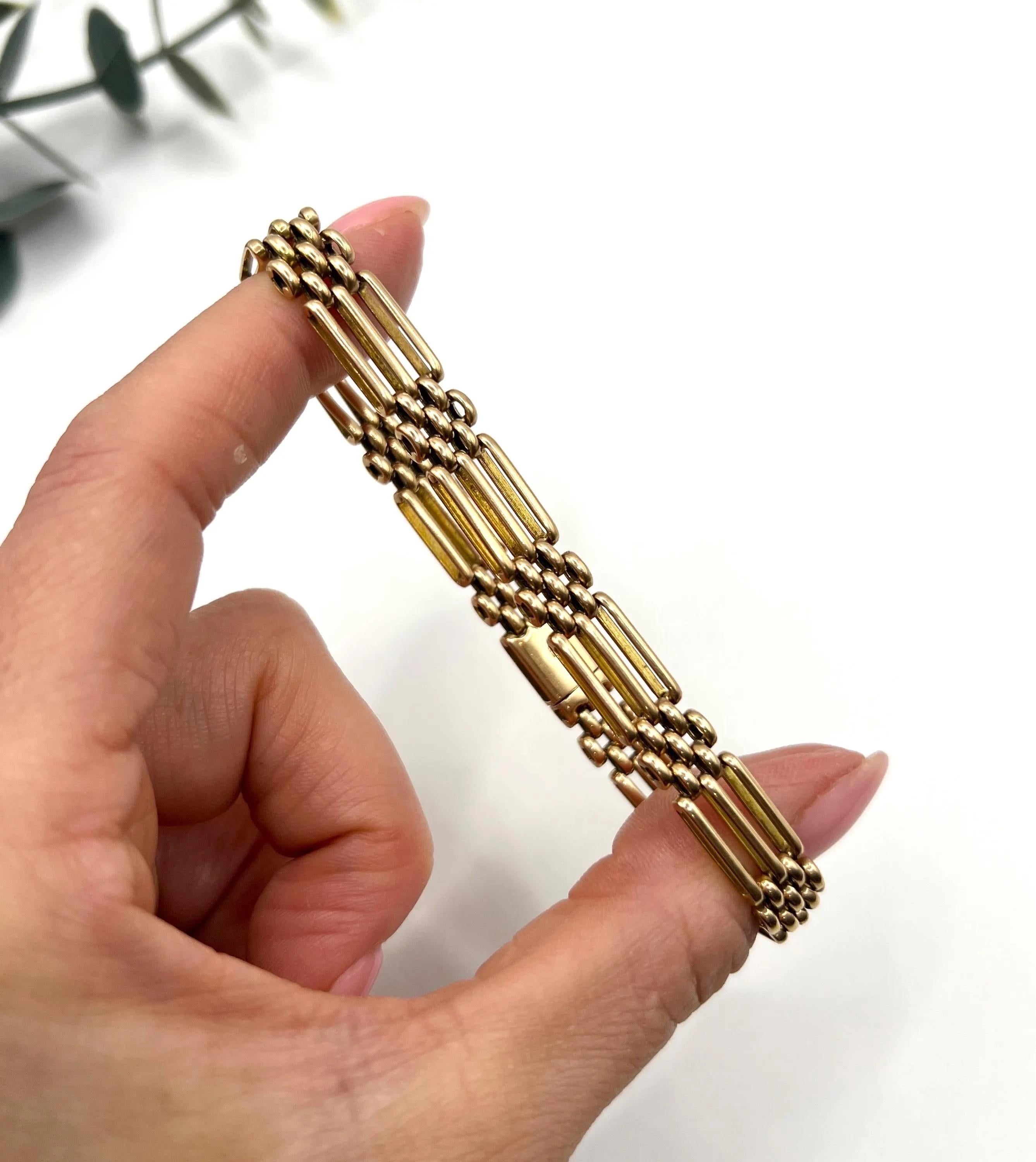 Édouardien Antique 15ct Yellow Gold Stamped, Edwardian era Three Row Gate Bracelet en vente