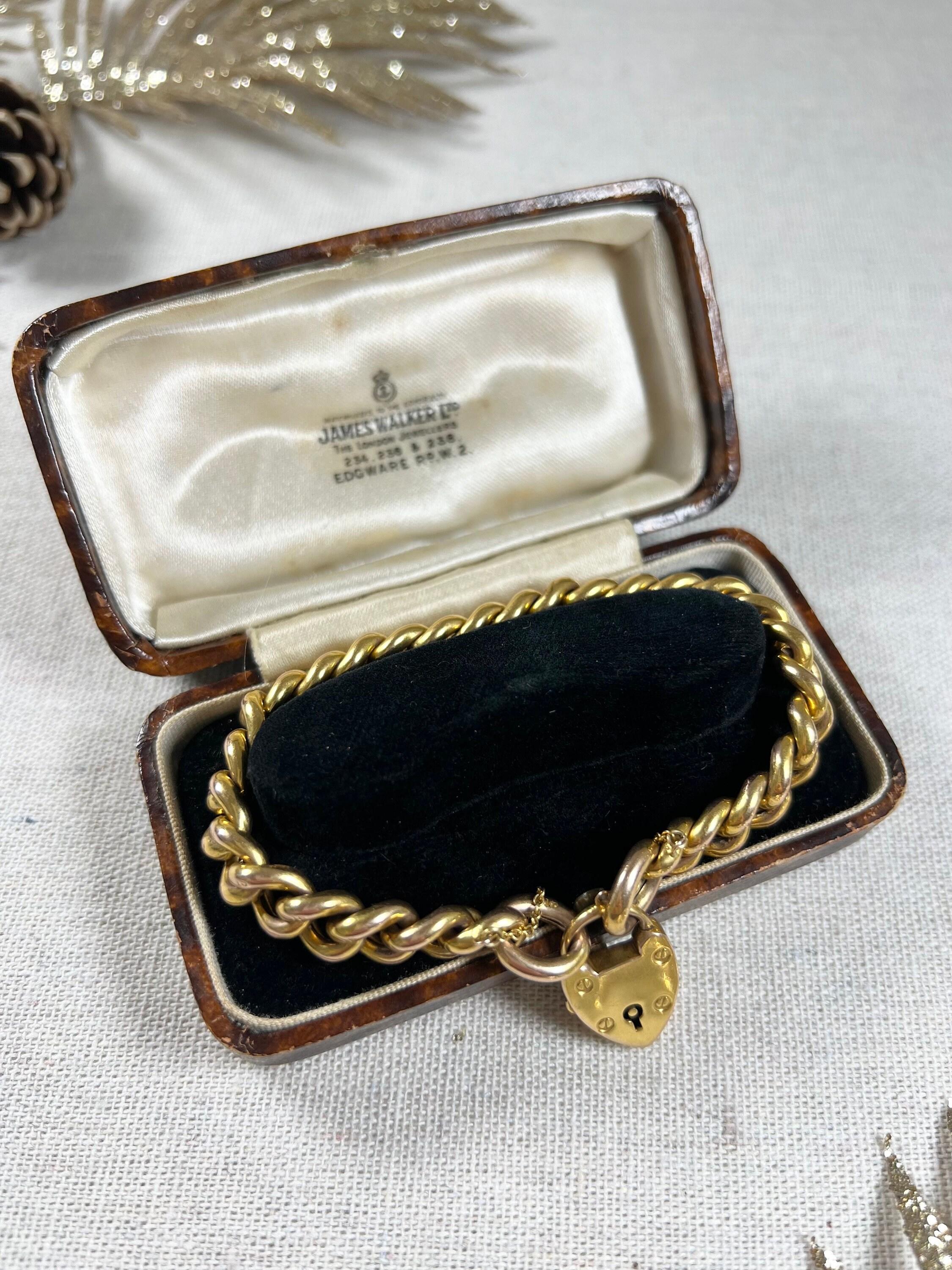 Antique 15ct Yellow Gold Stamped Victorian Curb Link Bracelet with Heart Padlock In Good Condition For Sale In Brighton, GB