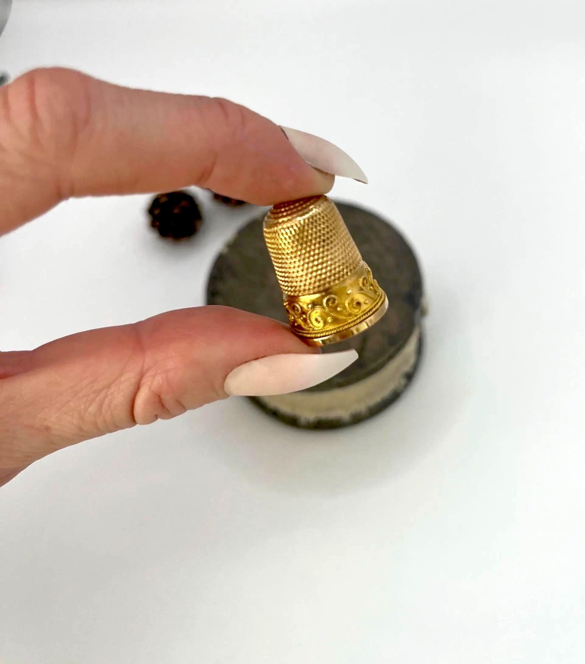 Dé à coudre ancien en or jaune 15ct Circa 1880 en vente 6