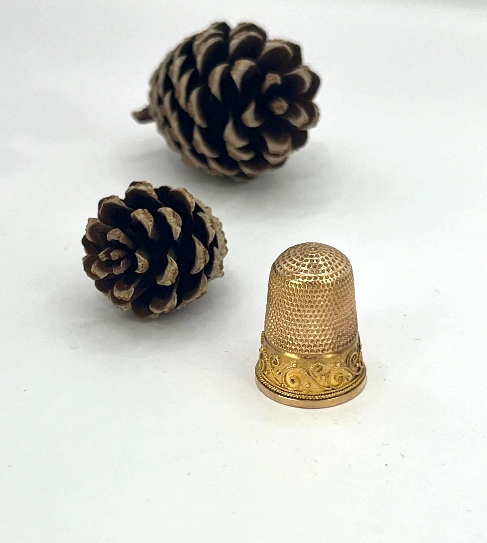 Dé à coudre ancien en or jaune 15ct Circa 1880 en vente 7