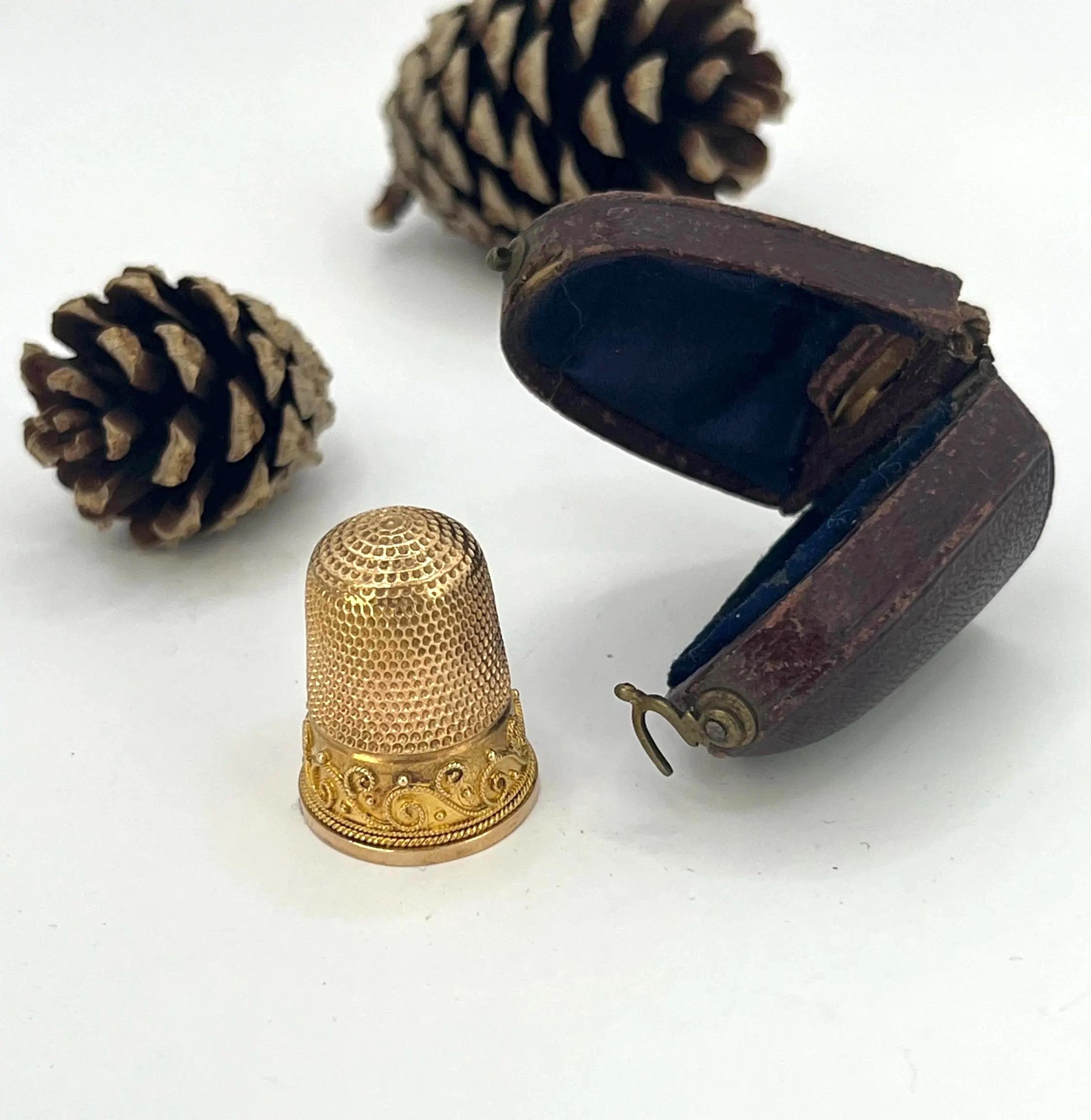 Dé à coudre ancien en or jaune 15ct Circa 1880 en vente 8