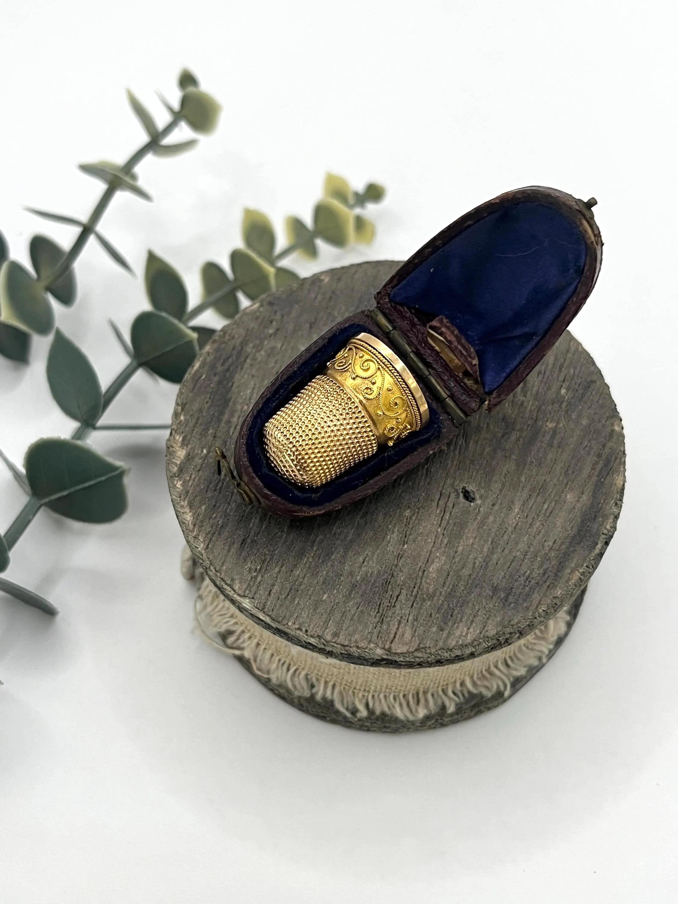 Victorien Dé à coudre ancien en or jaune 15ct Circa 1880 en vente