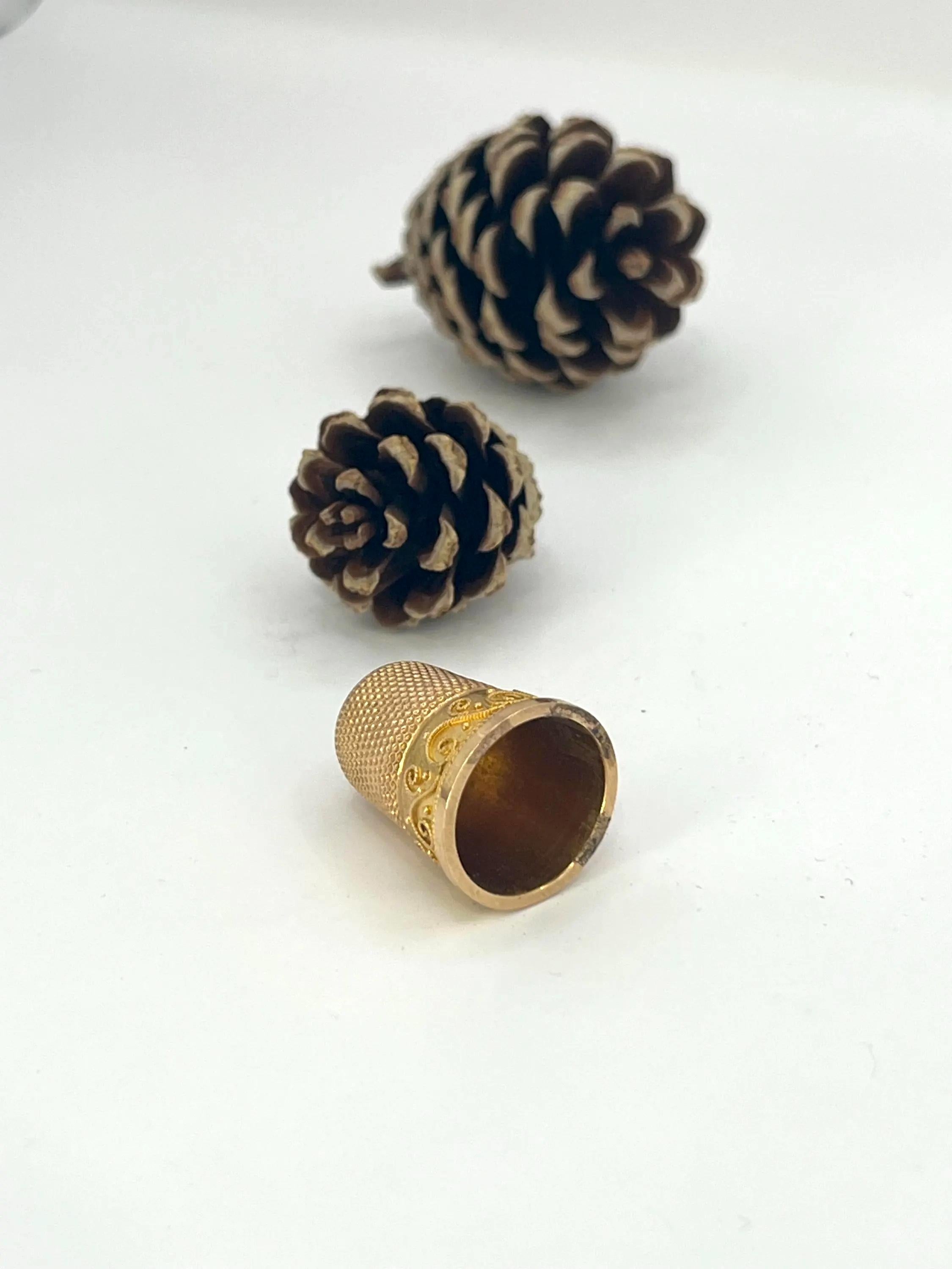 Dé à coudre ancien en or jaune 15ct Circa 1880 en vente 3