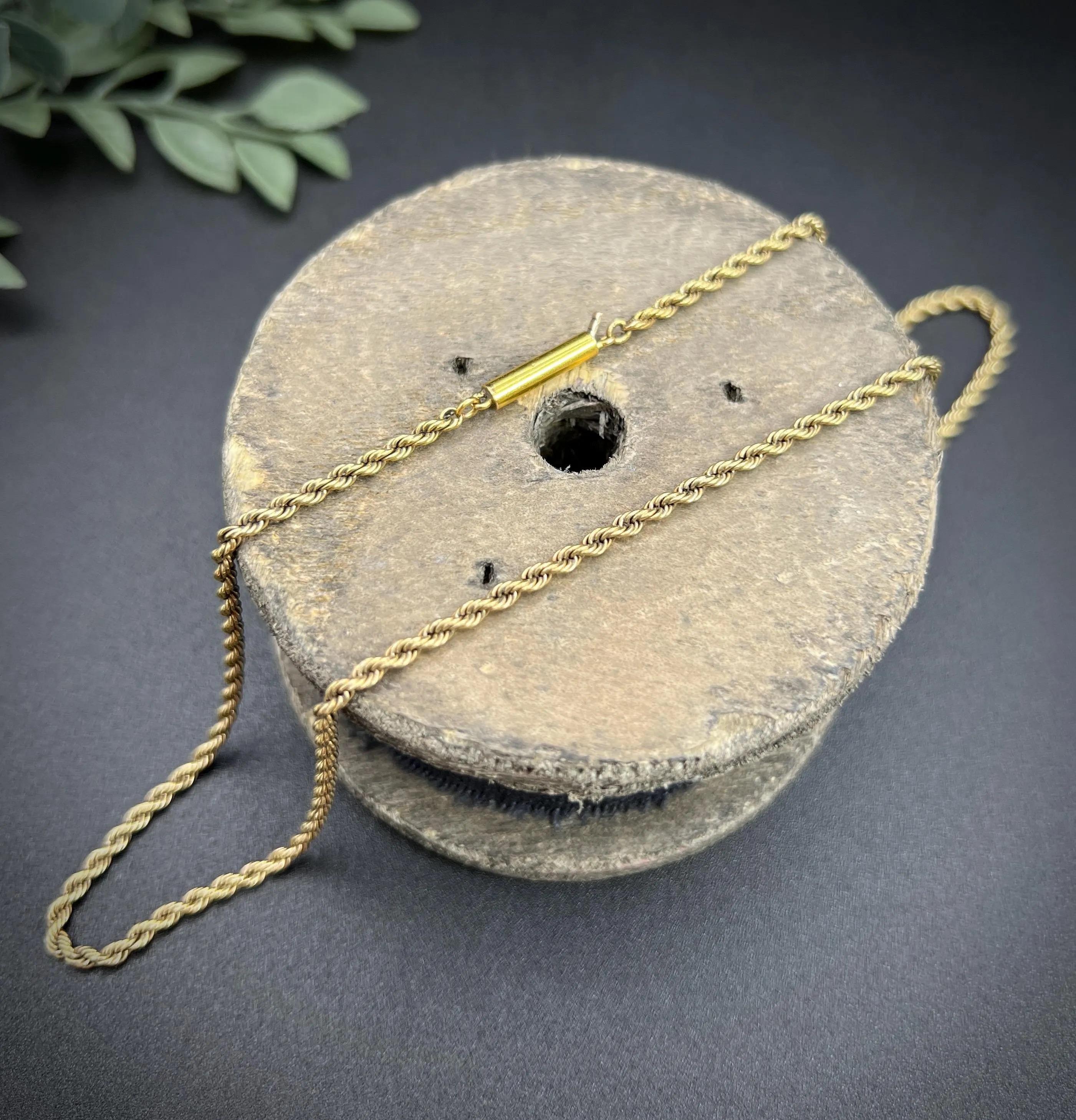 Antique 15ct Yellow Gold, Victorian 16 1/2 Inch Solid Rope Link Chain For Sale 3